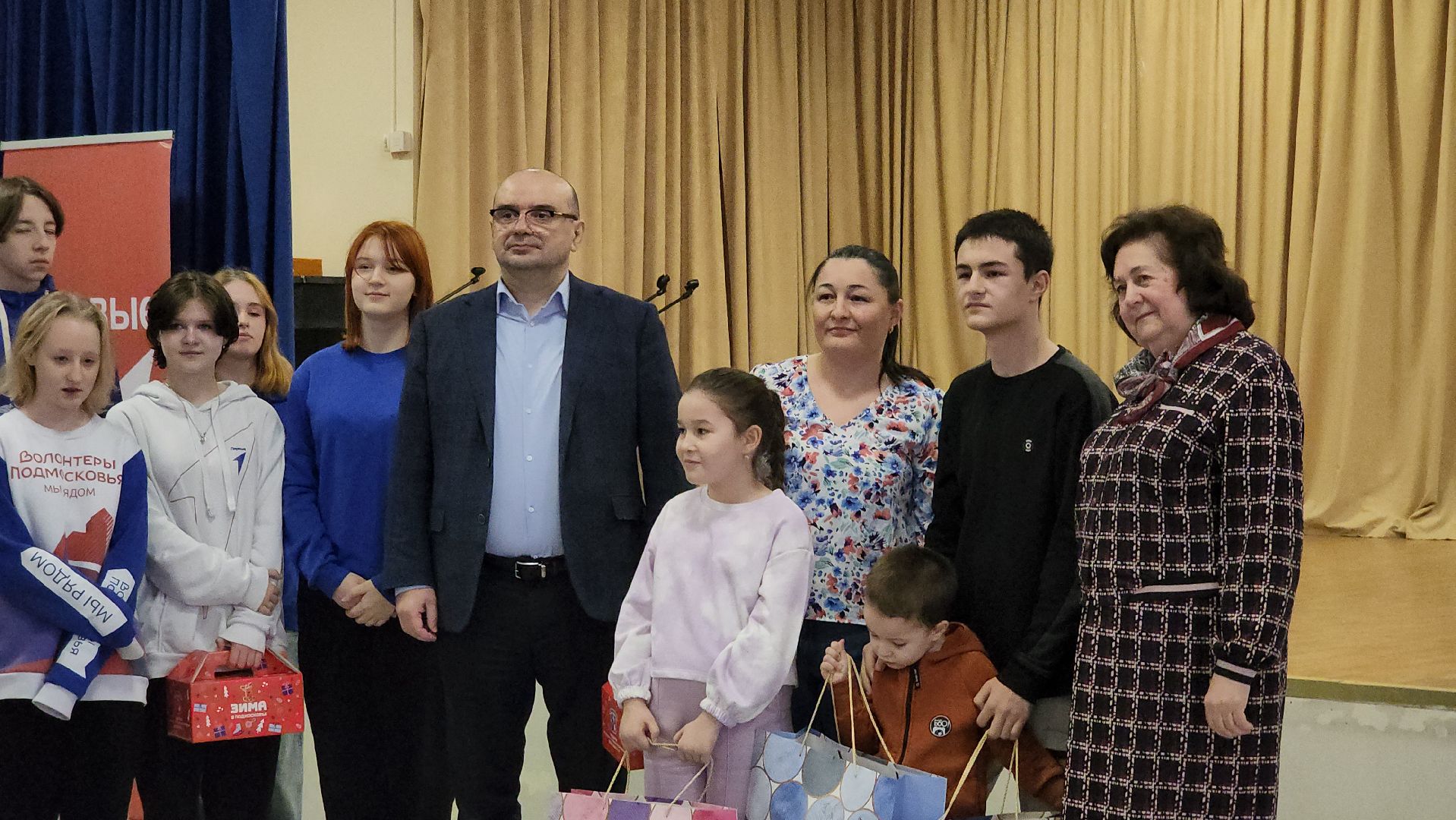 дети, дети с овз, елка желаний, Лосино-Петровский, Росмолодежь, Движение первых,