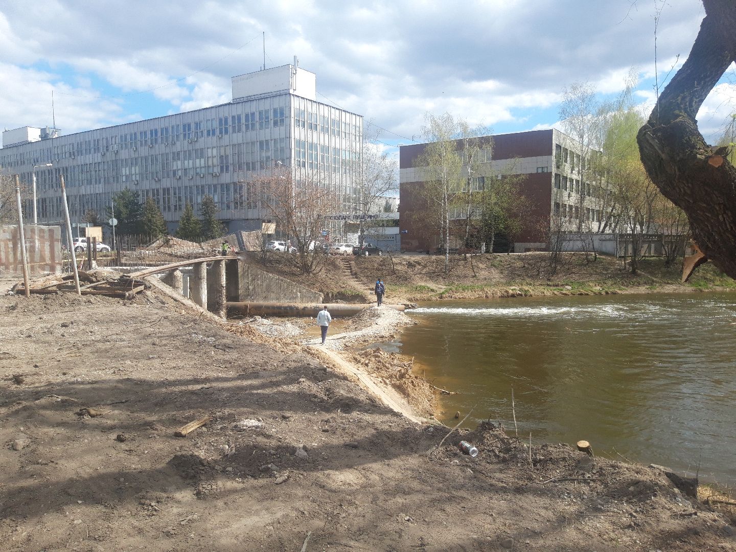 река, ремонт дорог,