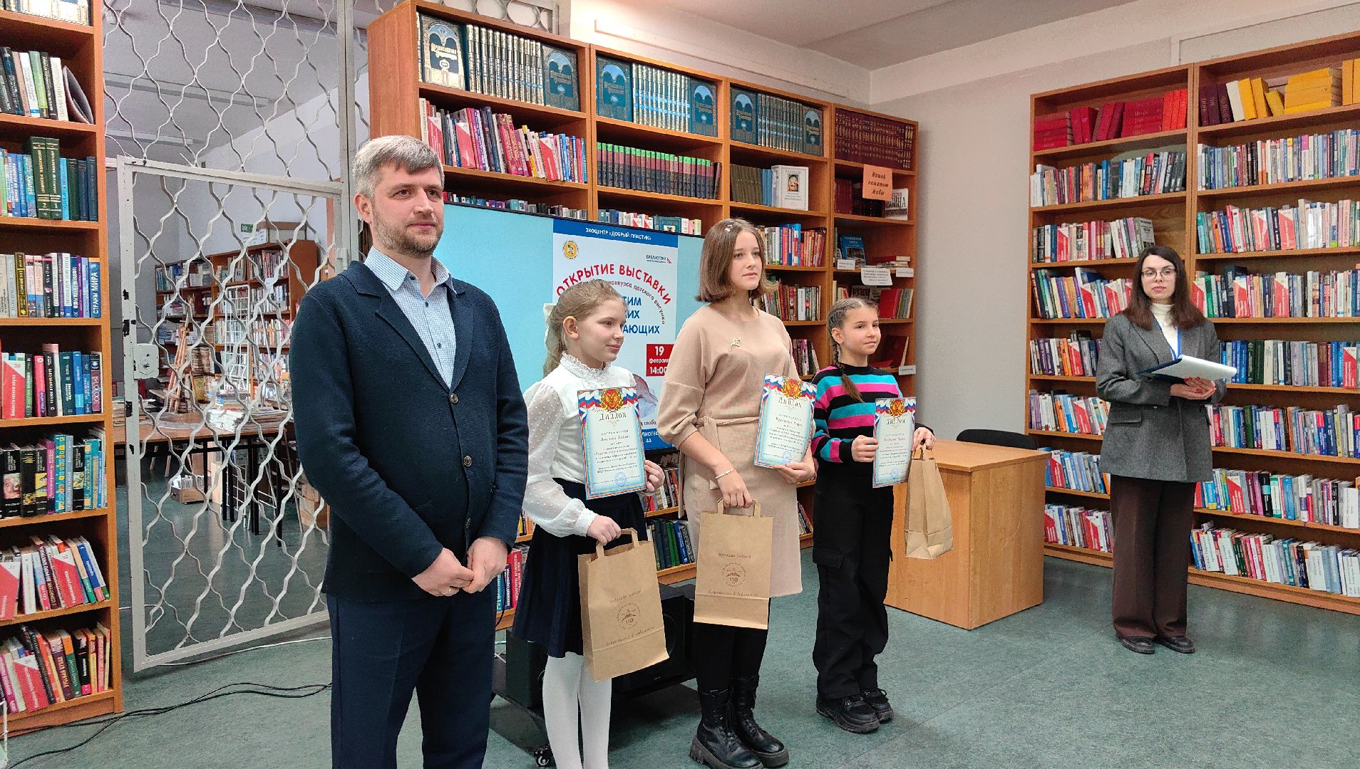 экоцентр, экология, Защитим морских млекопитающих, конкурс, рисунки, вертикалки,