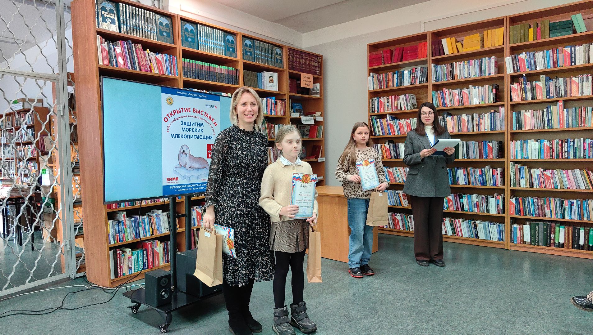 экоцентр, экология, Защитим морских млекопитающих, конкурс, рисунки, вертикалки,