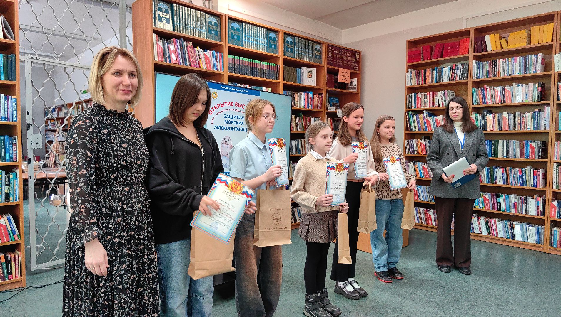 экоцентр, экология, Защитим морских млекопитающих, конкурс, рисунки, вертикалки,