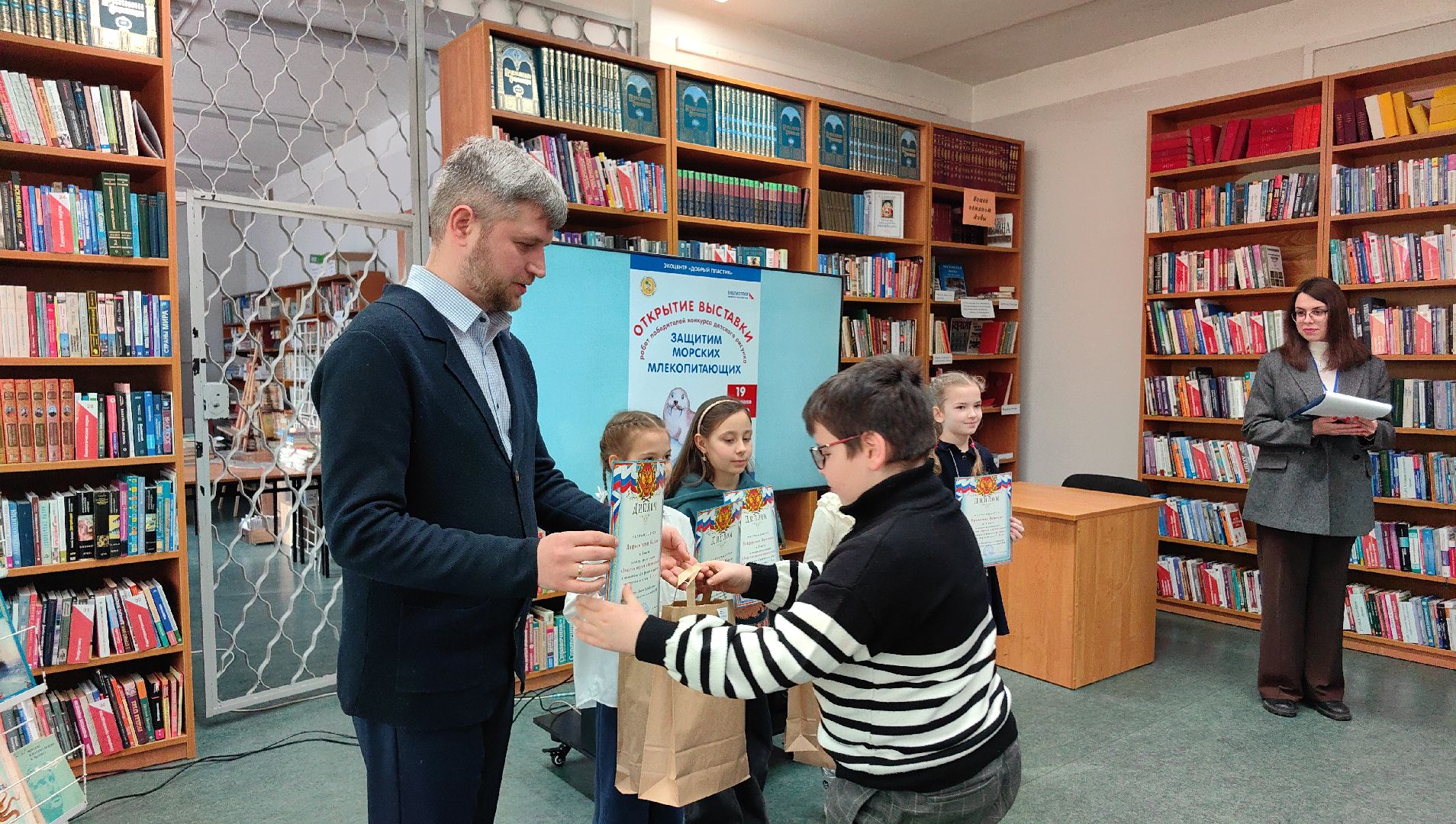 экоцентр, экология, Защитим морских млекопитающих, конкурс, рисунки, вертикалки,