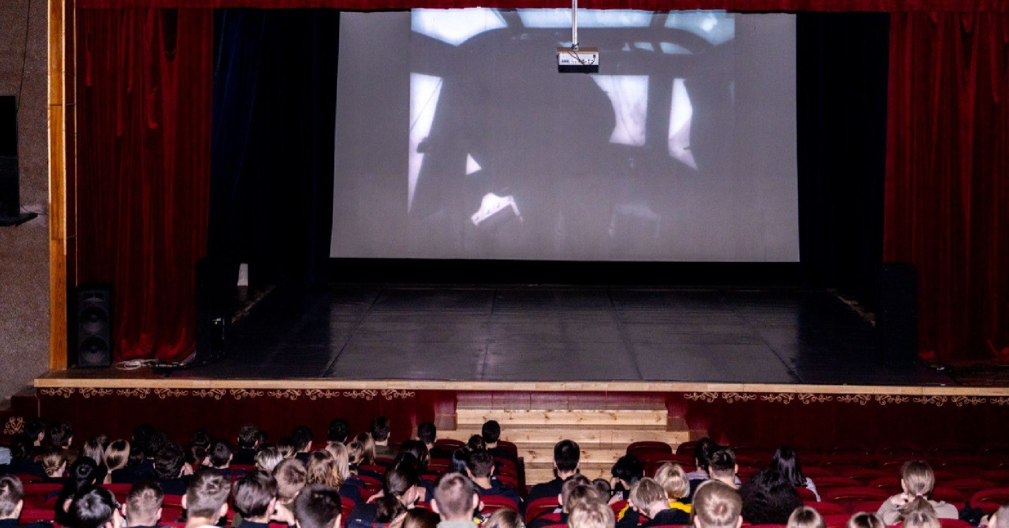 лыткарино, дк цм, дом культуры лыткарино, кинопоказ дк цм, креативное бюро регион, неженское дело, Исрафил Сафаров, вертикалки,