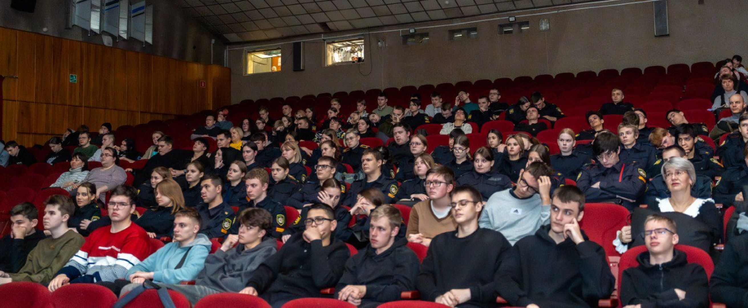 лыткарино, дк цм, дом культуры лыткарино, кинопоказ дк цм, креативное бюро регион, неженское дело, Исрафил Сафаров, вертикалки,