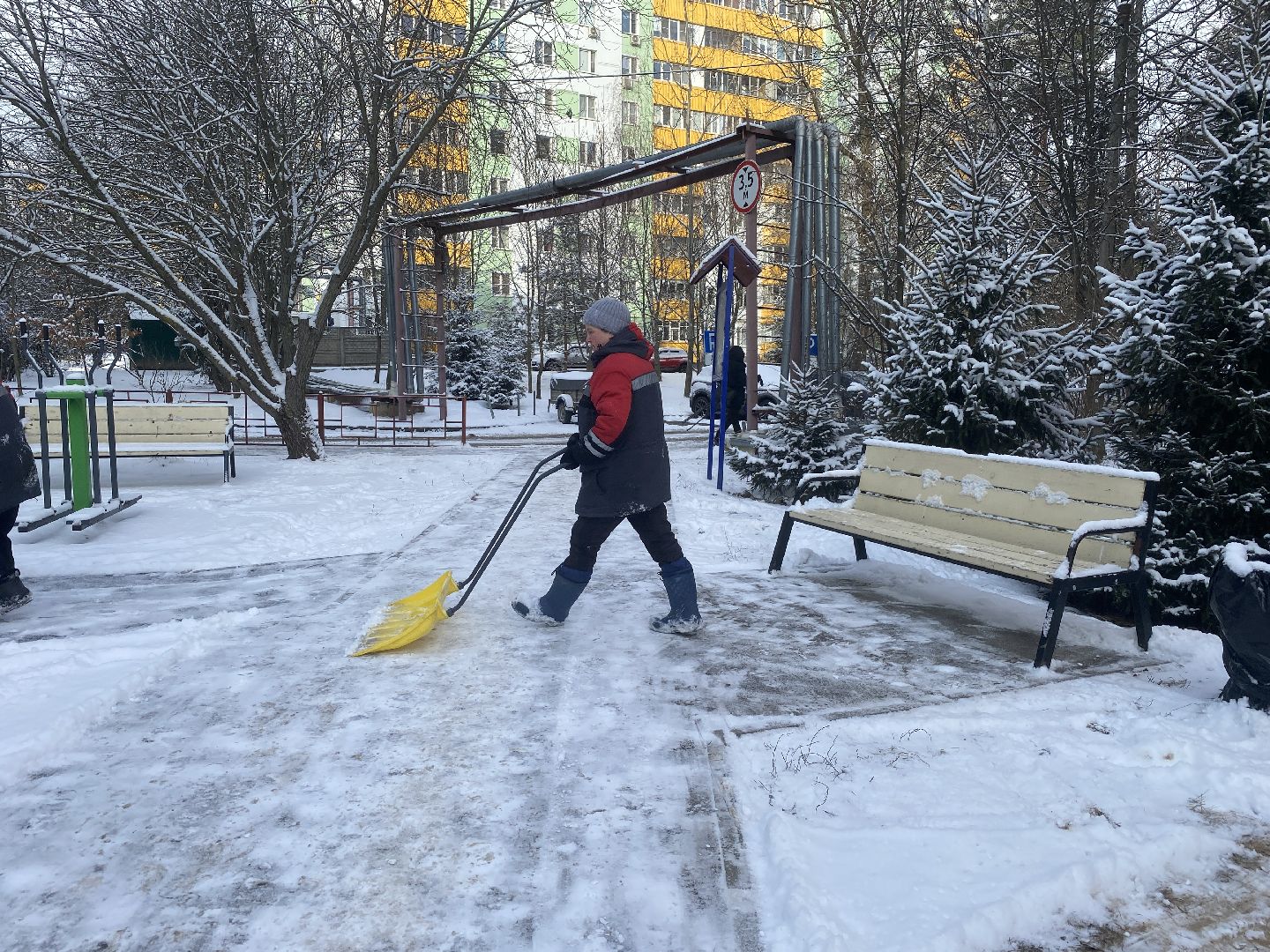 зима во Власихе, вертикалки, уборка во дворах, Власиха Заозерный, парковка Власиха,
