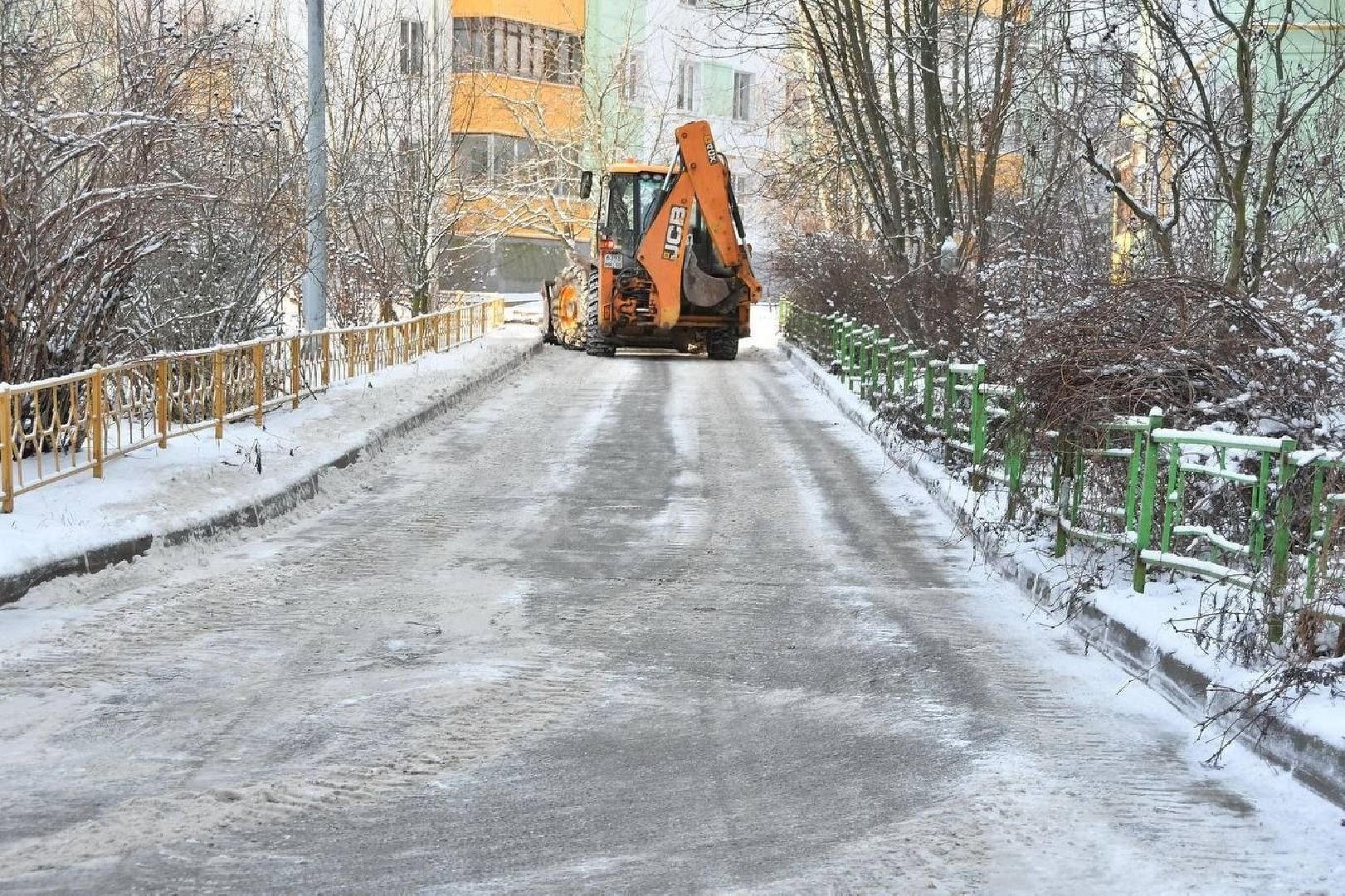 зима во Власихе, вертикалки, уборка во дворах, Власиха Заозерный, парковка Власиха,