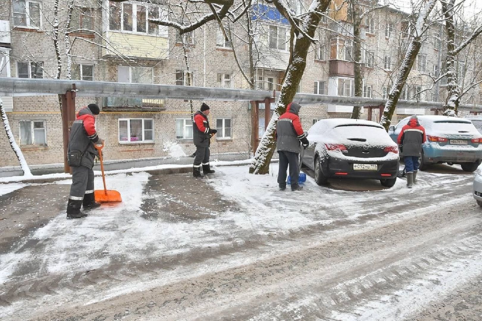 зима во Власихе, вертикалки, уборка во дворах, Власиха Заозерный, парковка Власиха,