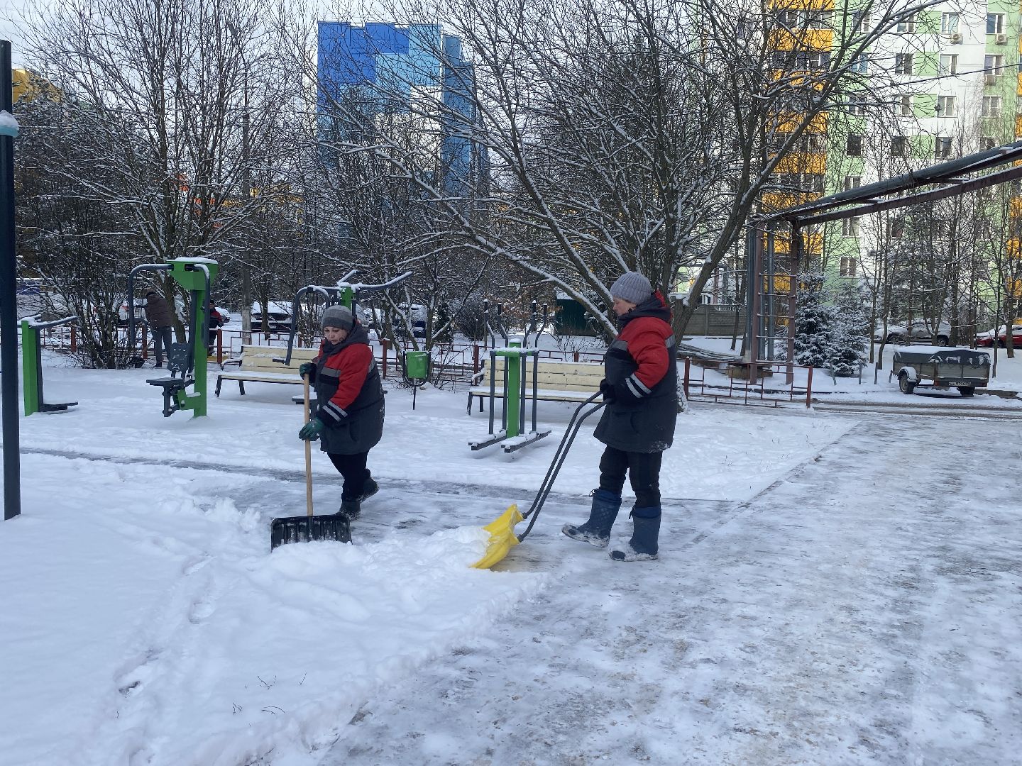 зима во Власихе, вертикалки, уборка во дворах, Власиха Заозерный, парковка Власиха,