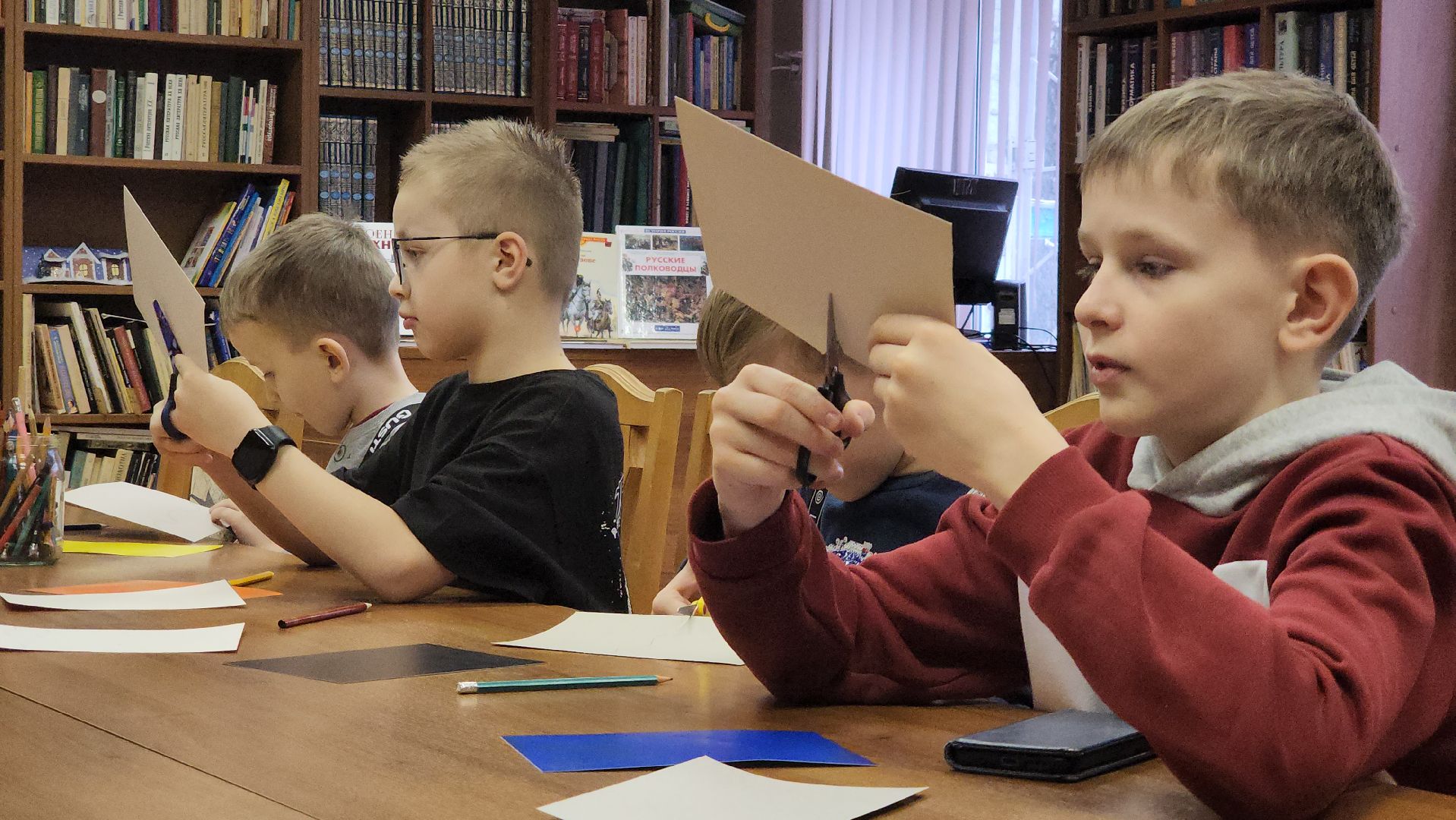 день защитника отечества, Лобня, открытка солдату, открытка папе, Детская библиотека, вертикалки,