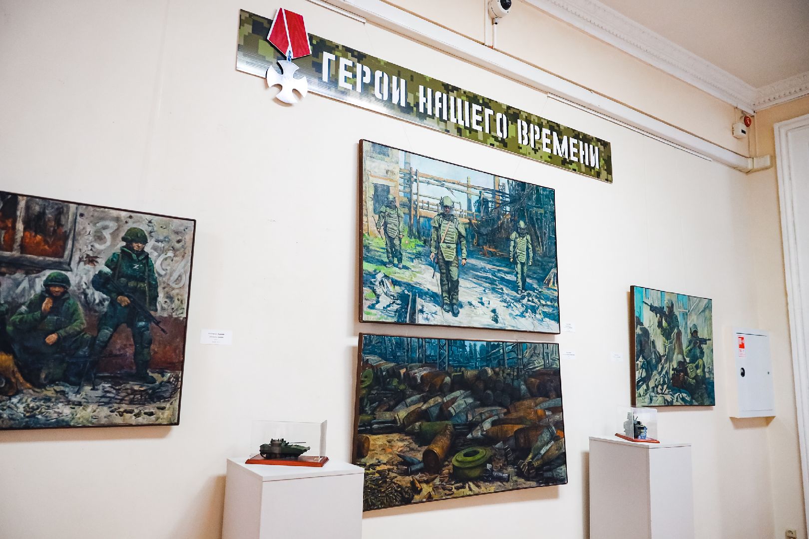 галерея, выставка, художник, сво, вертикалки,