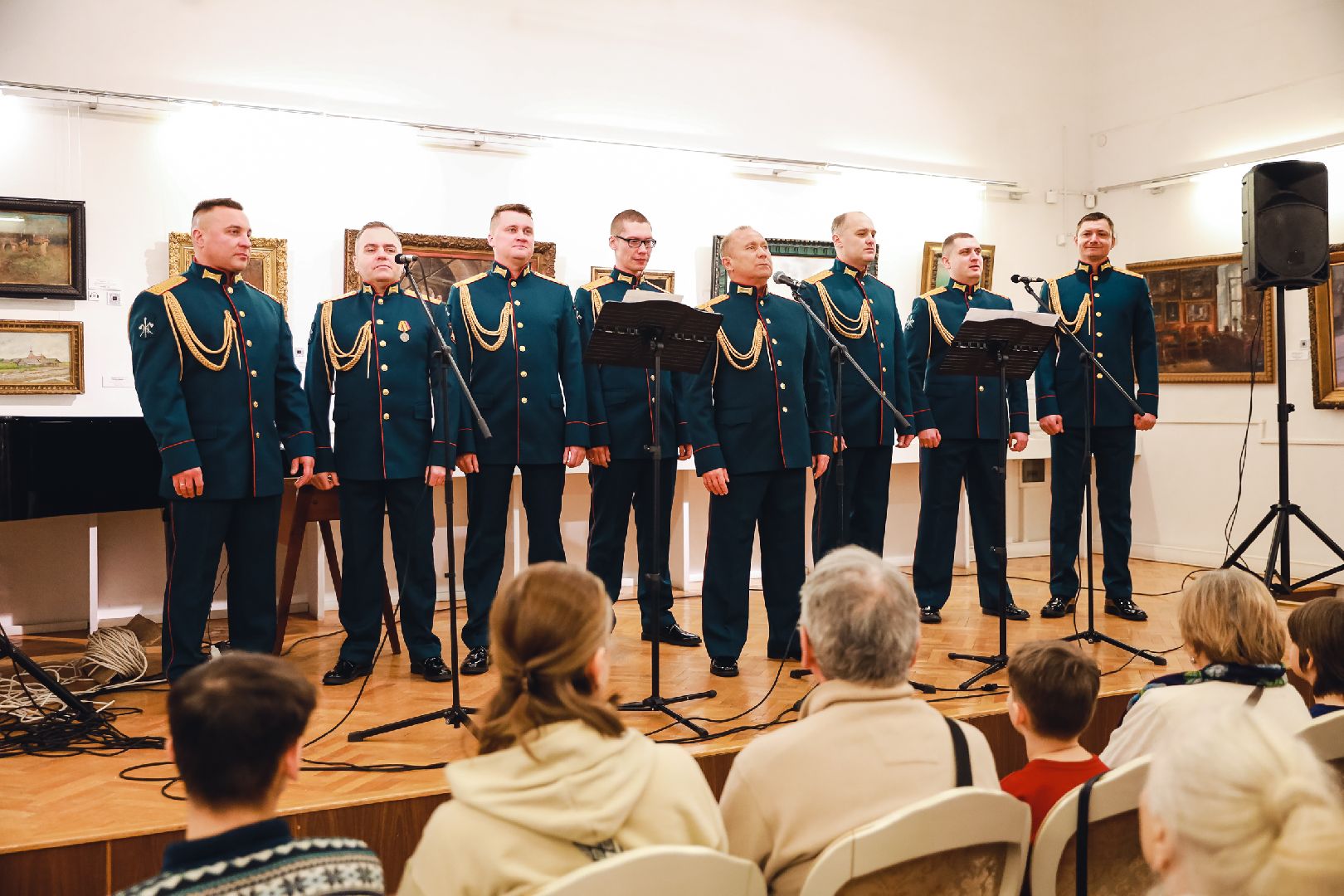 галерея, выставка, художник, сво, вертикалки,