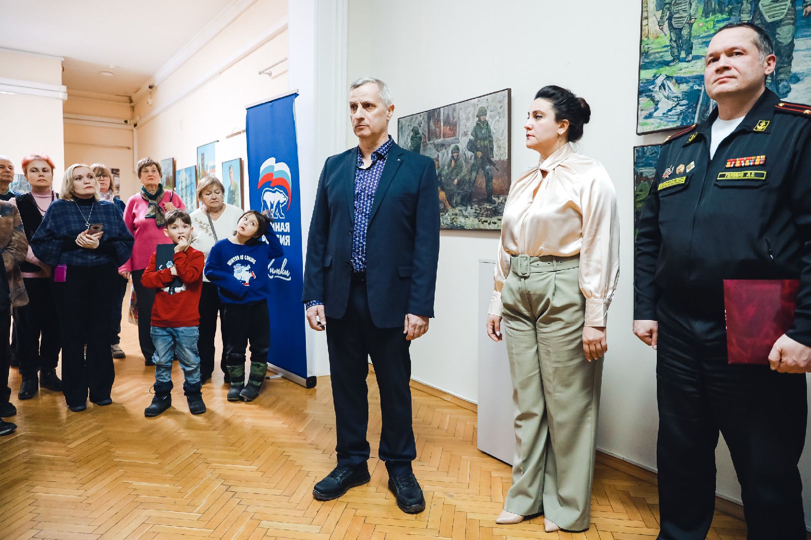 галерея, выставка, художник, сво, вертикалки,