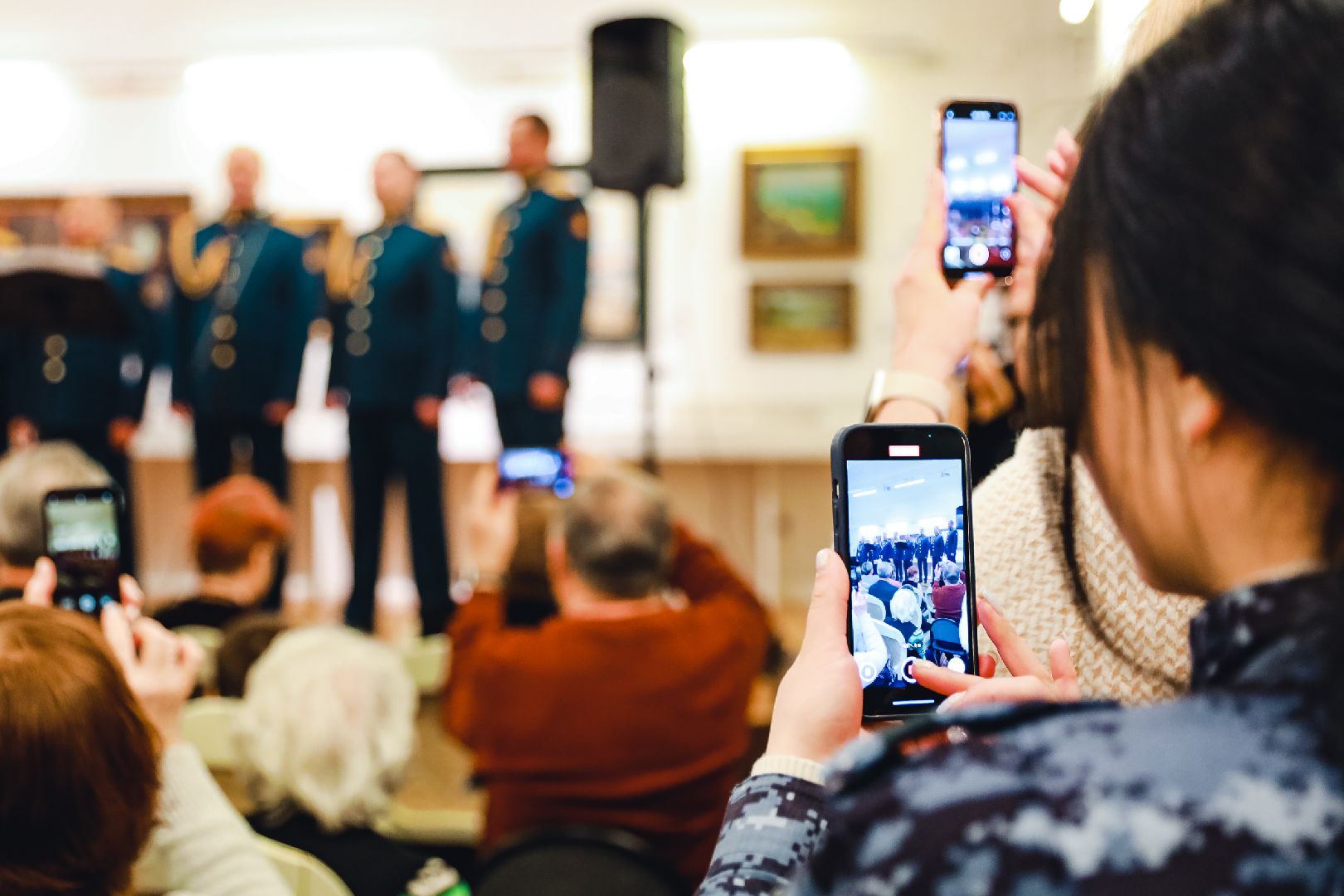 галерея, выставка, художник, сво, вертикалки,