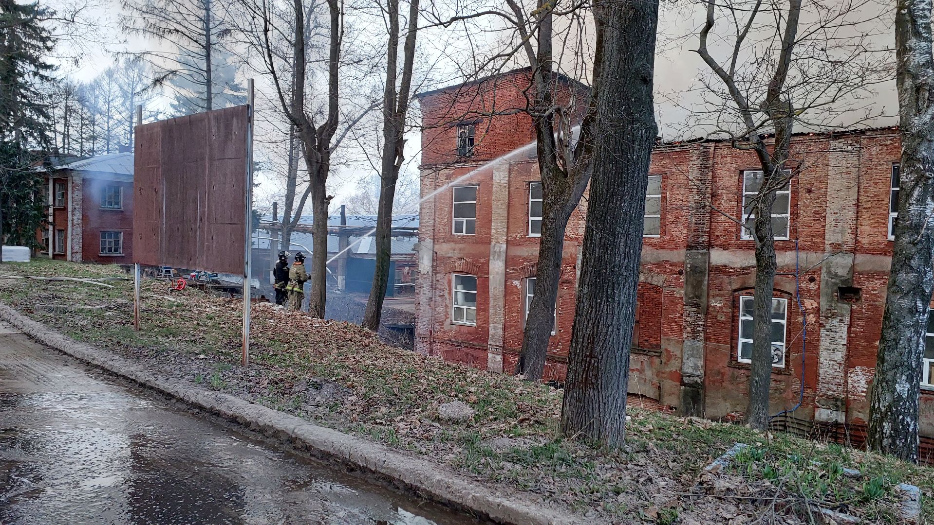 чп, пожар, мчс, пожарные, серпухов, бумажная фабрика,