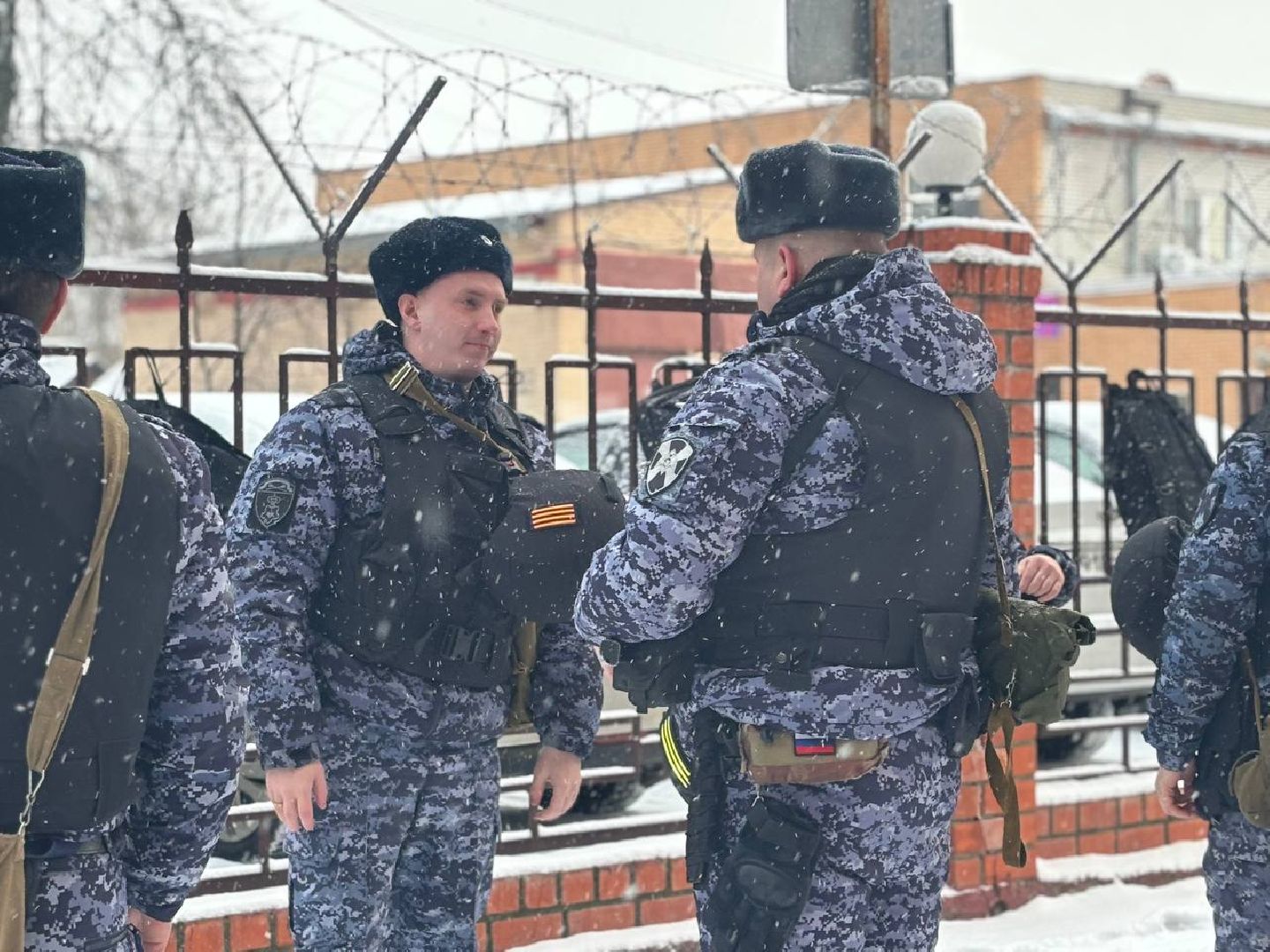 воскресенск, люди, росгвардия,