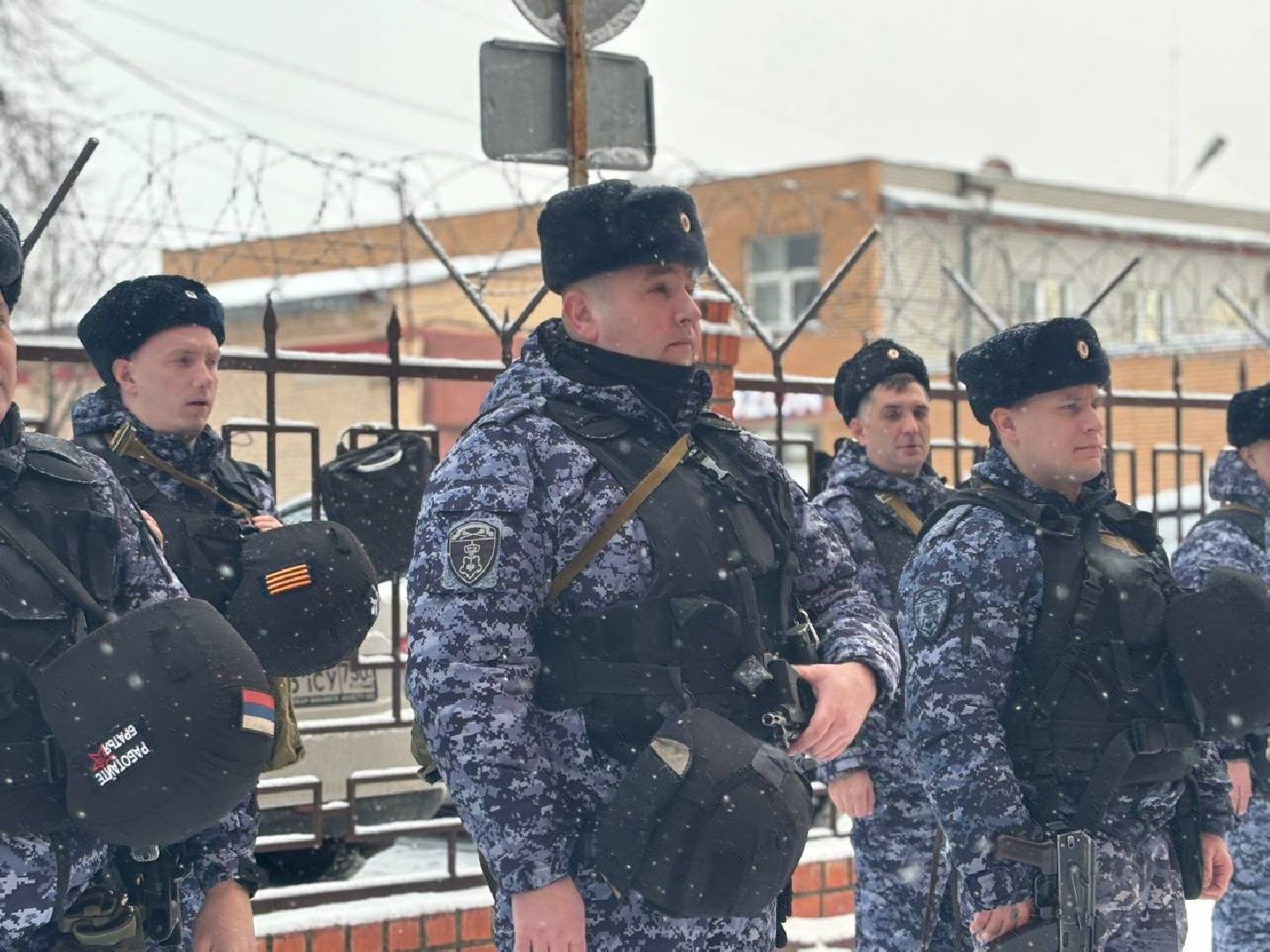 воскресенск, люди, росгвардия,