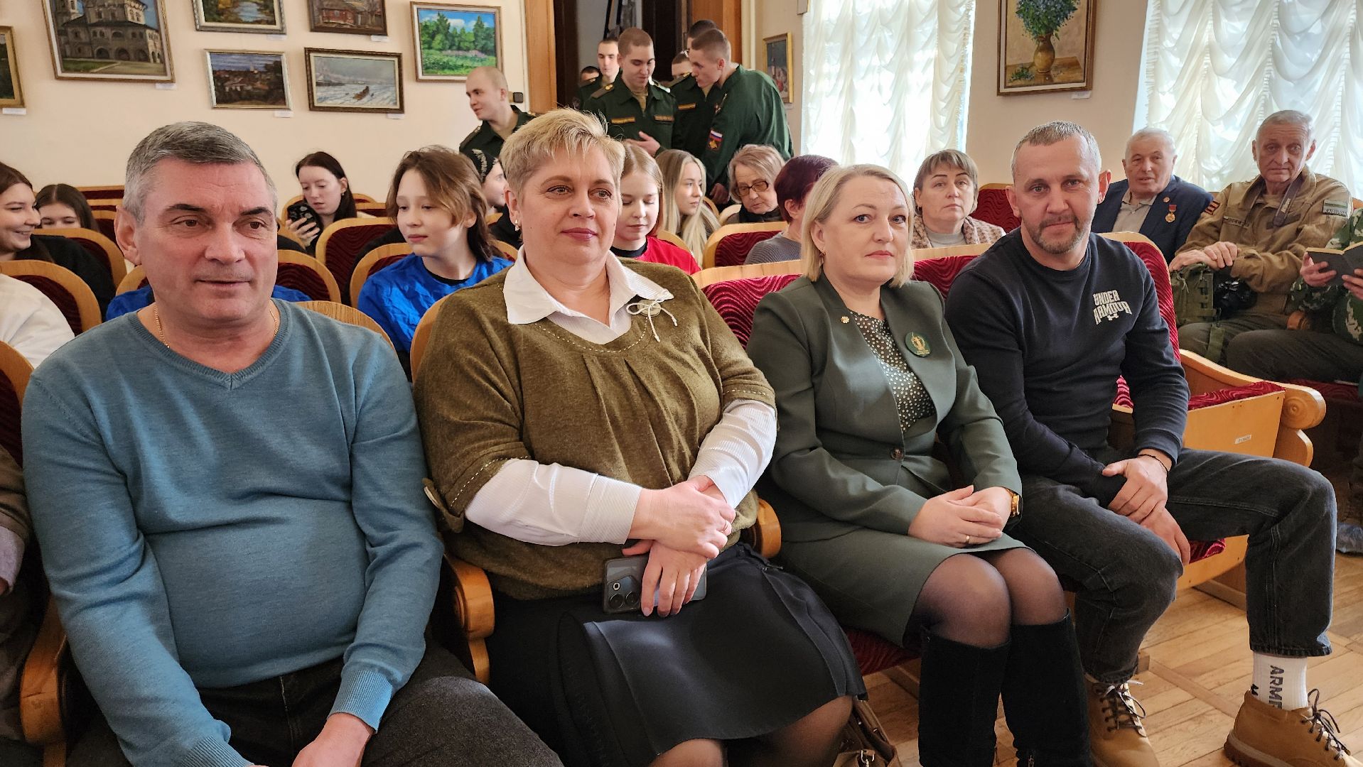 кашира, краеведческий музей, фотовыставка, сво, день защитника отечества, вертикалки,