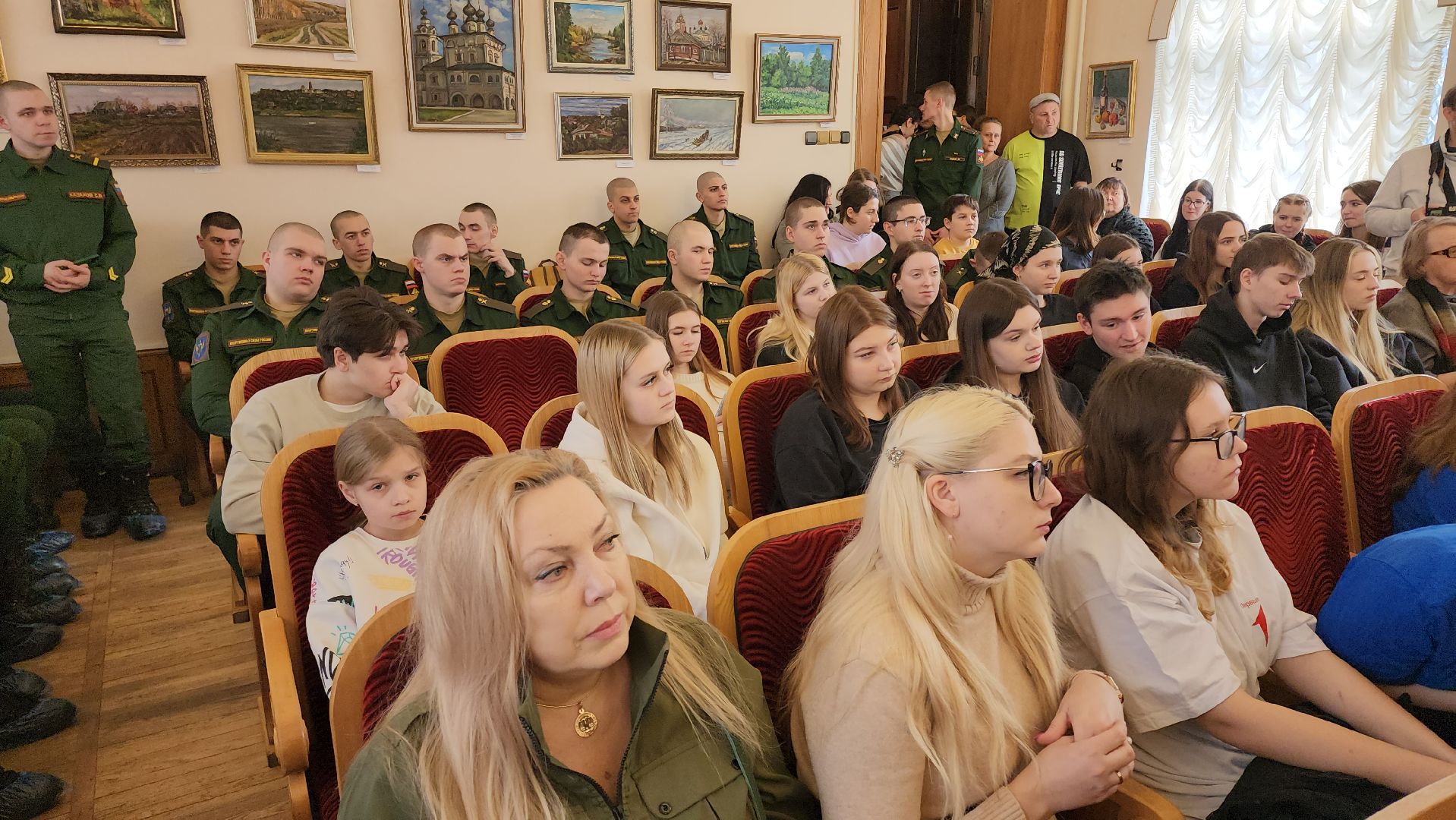 кашира, краеведческий музей, фотовыставка, сво, день защитника отечества, вертикалки,