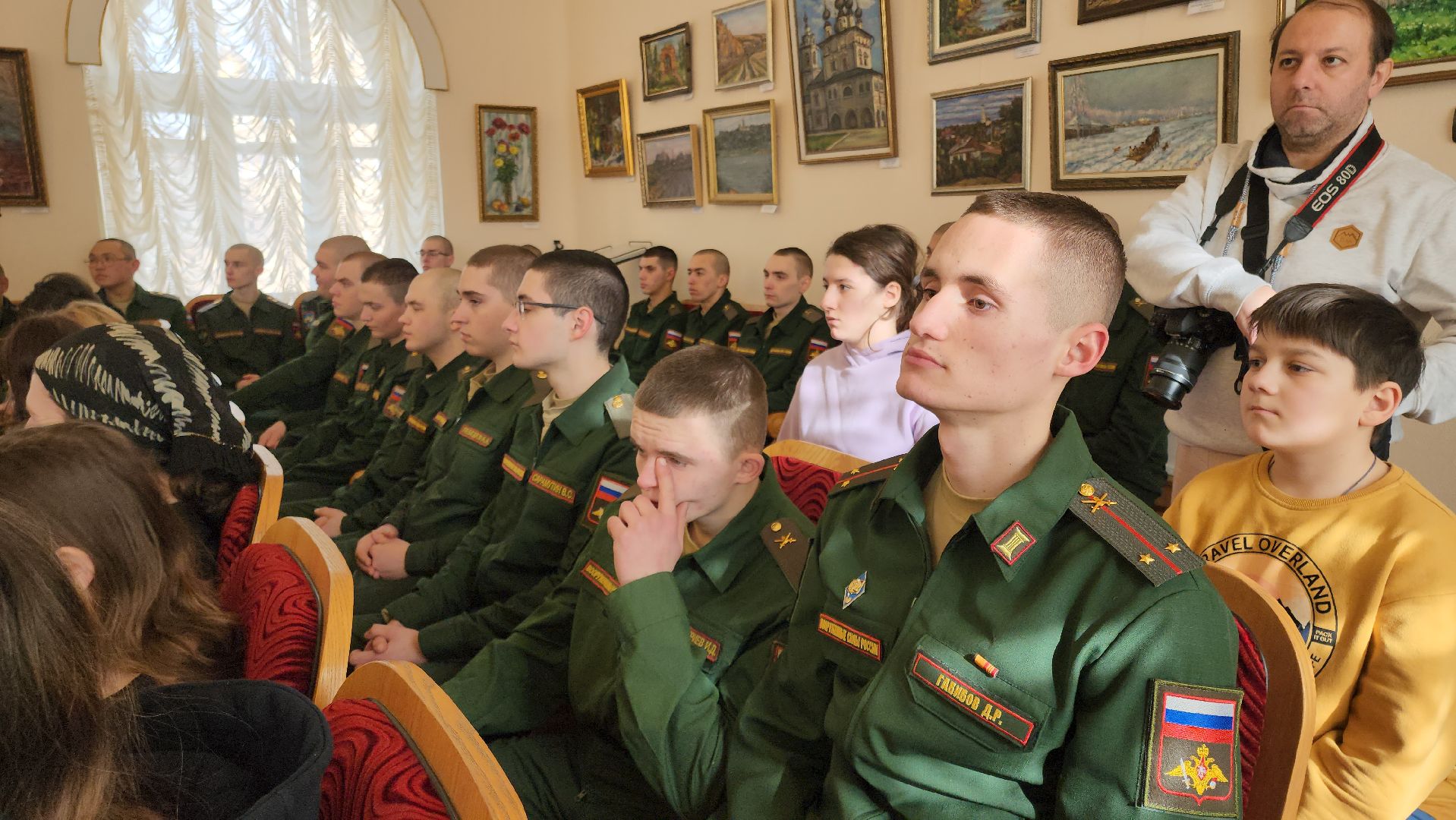 кашира, краеведческий музей, фотовыставка, сво, день защитника отечества, вертикалки,