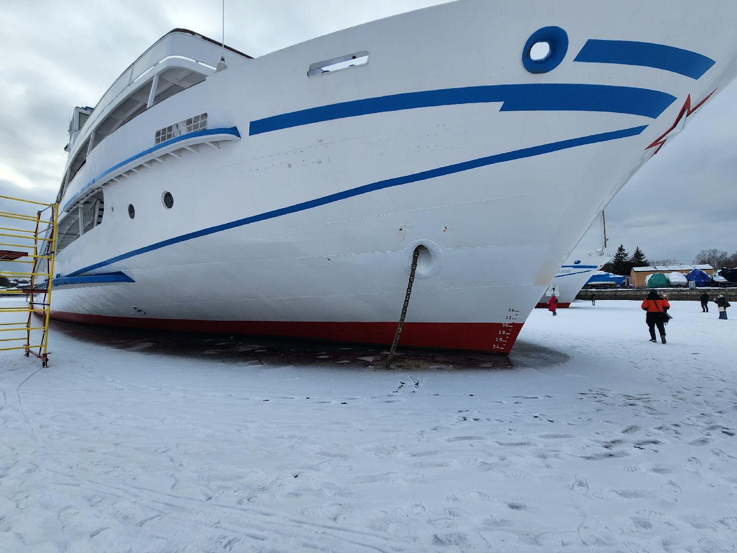 долгопрудный, Хлебниковский затон, Московский международный яхтенный порт, теплоход, капитан, якорь, навигация, вертикалки,