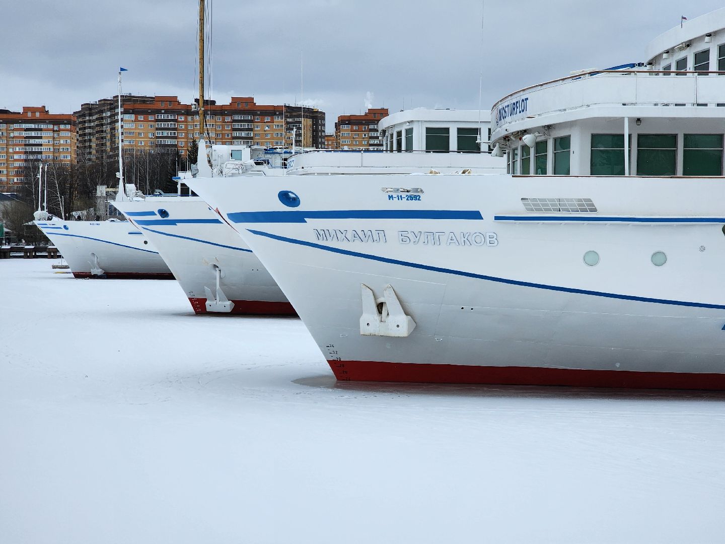долгопрудный, Хлебниковский затон, Московский международный яхтенный порт, теплоход, капитан, якорь, навигация, вертикалки,