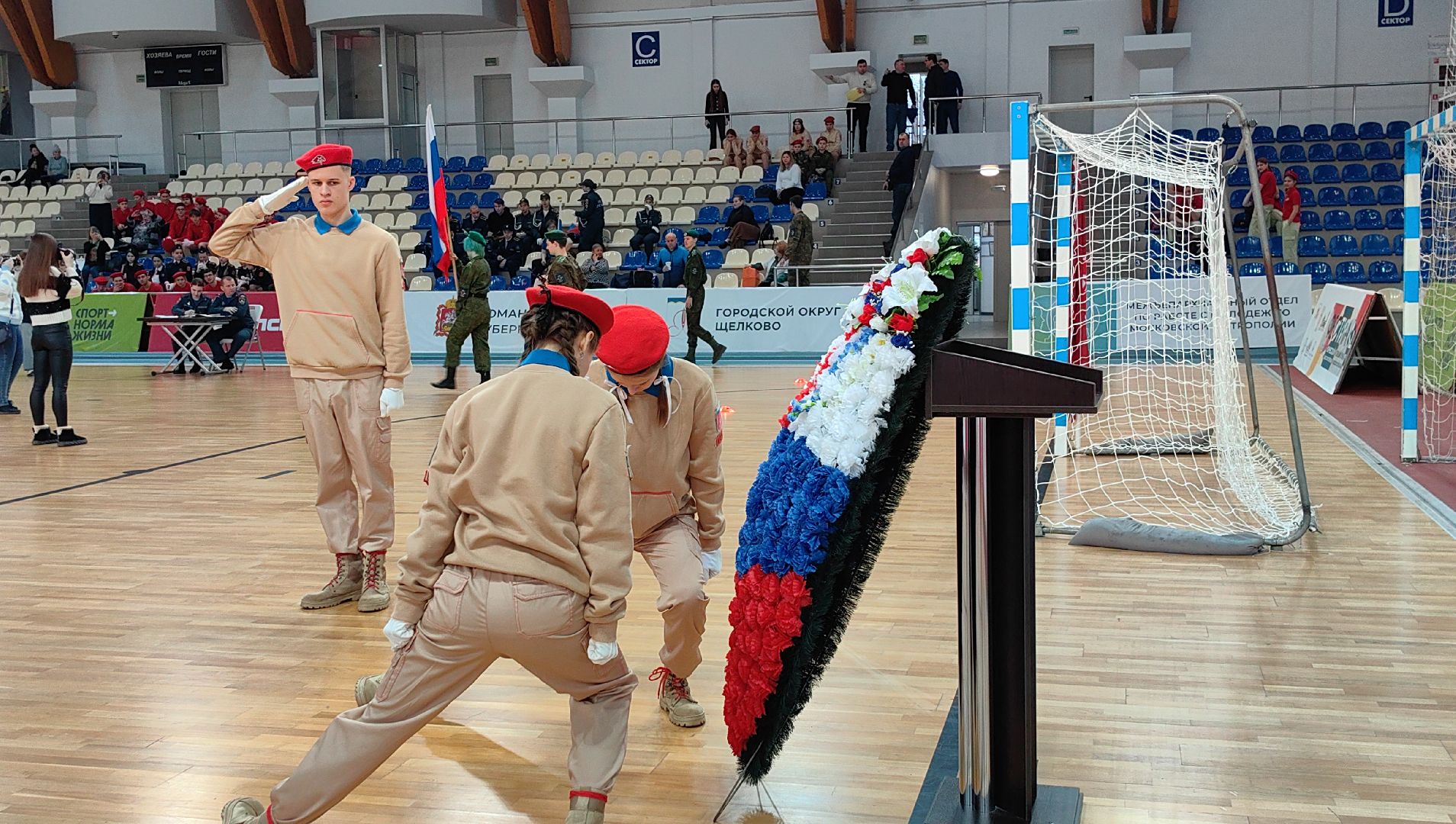 юнармия, соревнования, слет, оружие, возложение венка, Равнение на знамя, вертикалки,