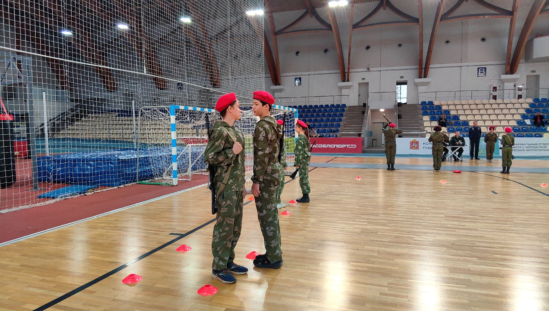 юнармия, соревнования, слет, оружие, возложение венка, Равнение на знамя, вертикалки,