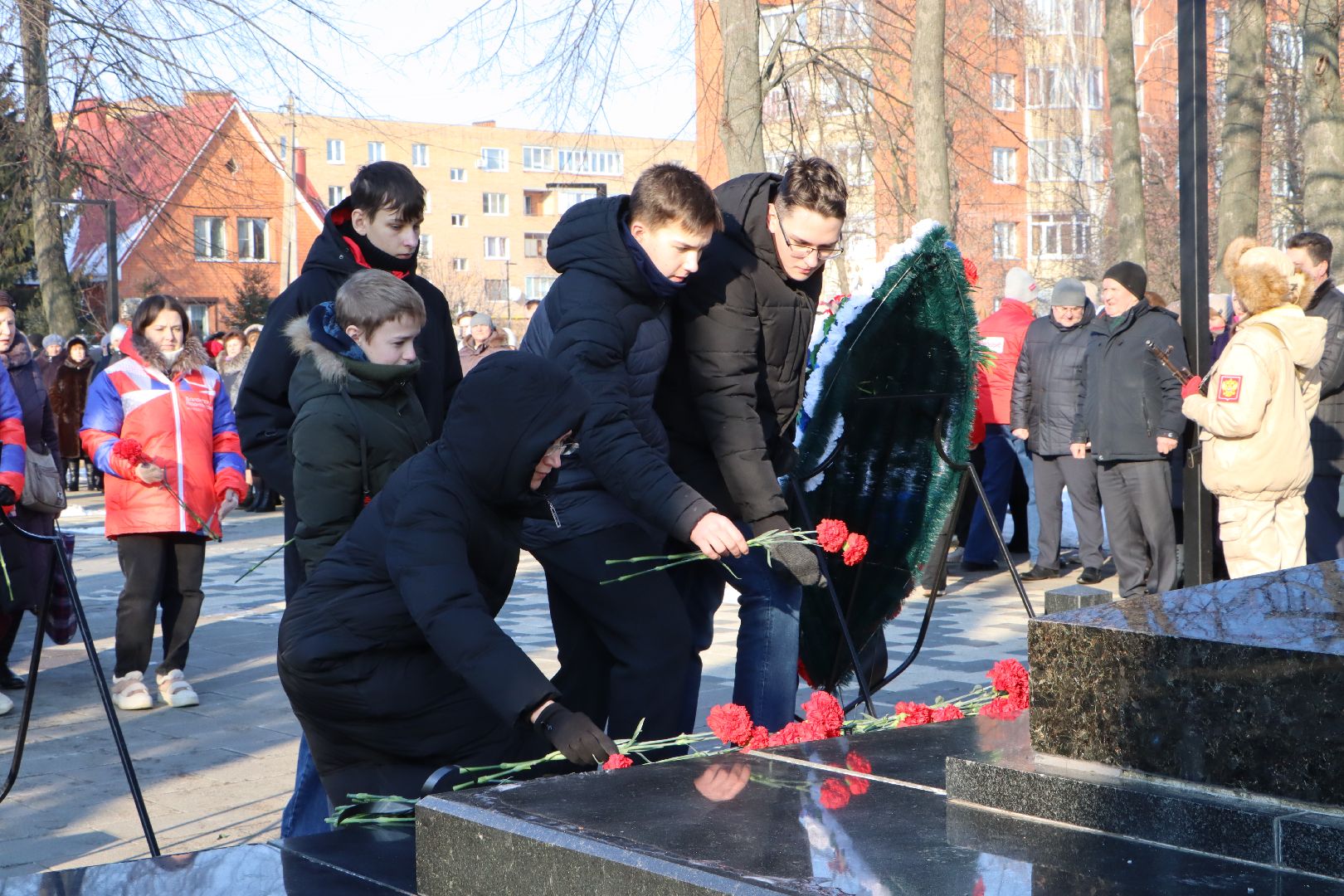 день защитника отечества, серебряные пруды, возложение, братская могила,