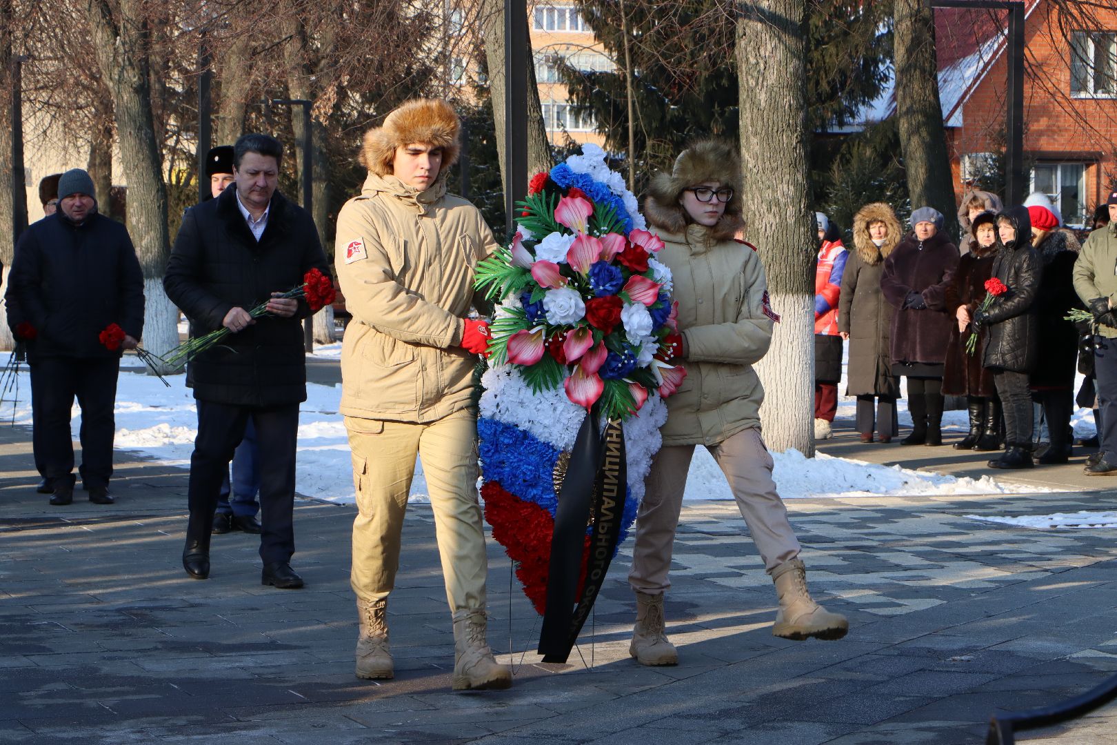 день защитника отечества, серебряные пруды, возложение, братская могила,