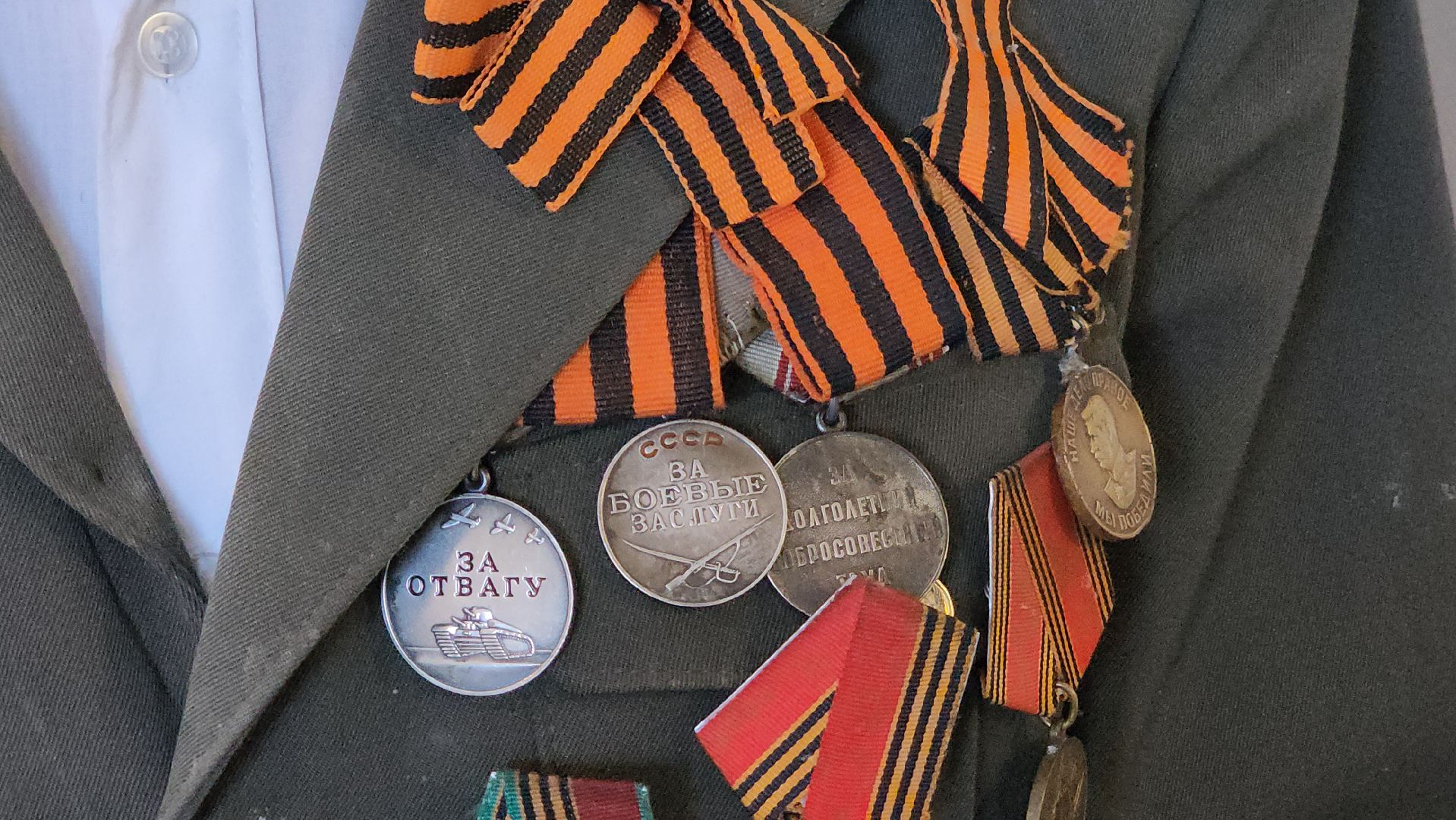 серпухов, улица школьная, ветеран вов, 23 февраля, юбилейная медаль,