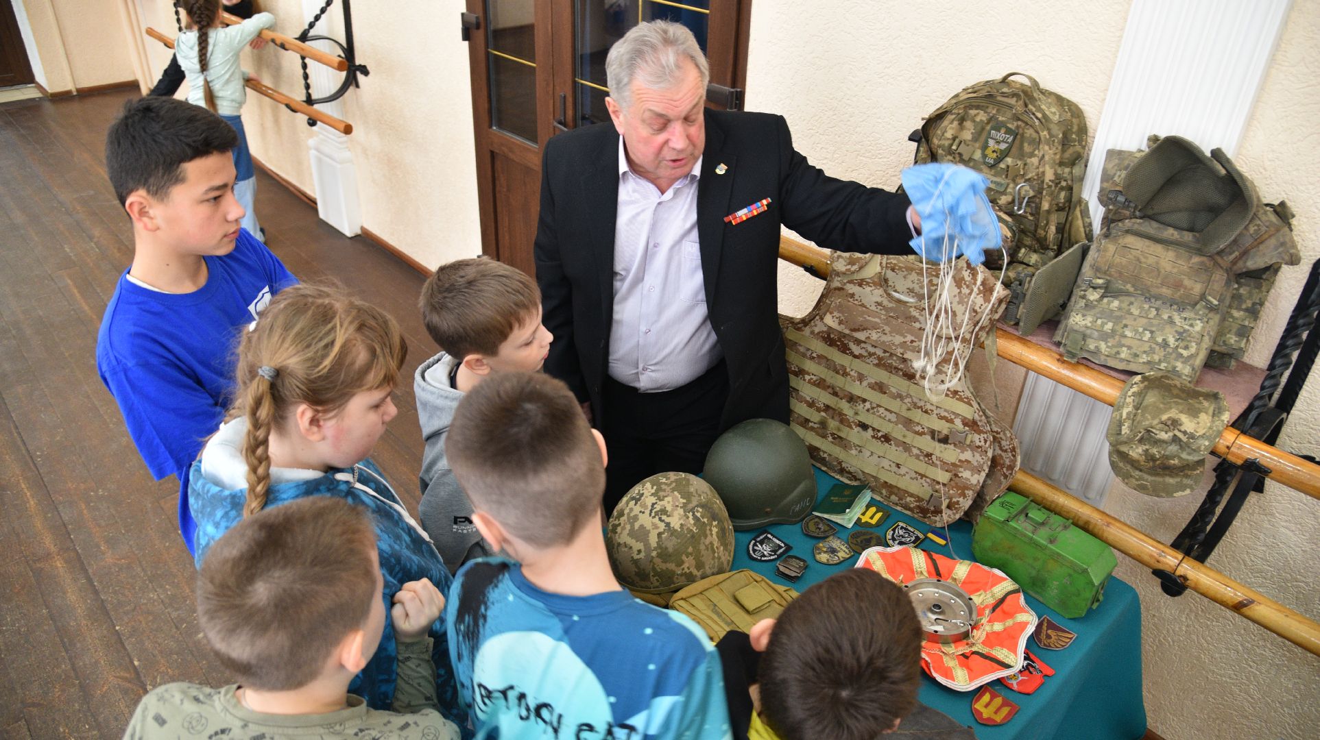 лотошино, лотошинский цдк, день защитника отечества, лотошинский музей, боевое братство, сво, спецоперация,