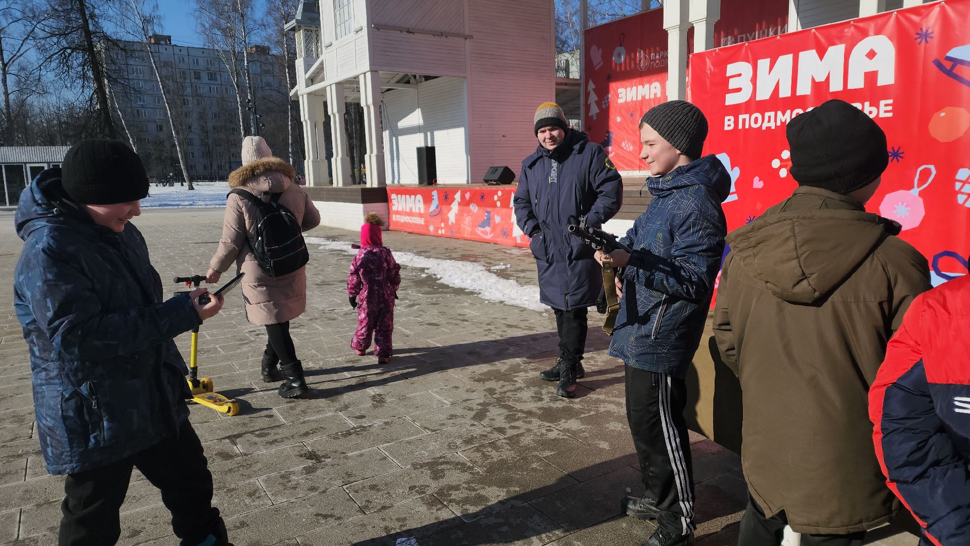 пушкино, центральный парк, автомат, сборка оружия, мастер класс, патриотическое воспитание молодежи,