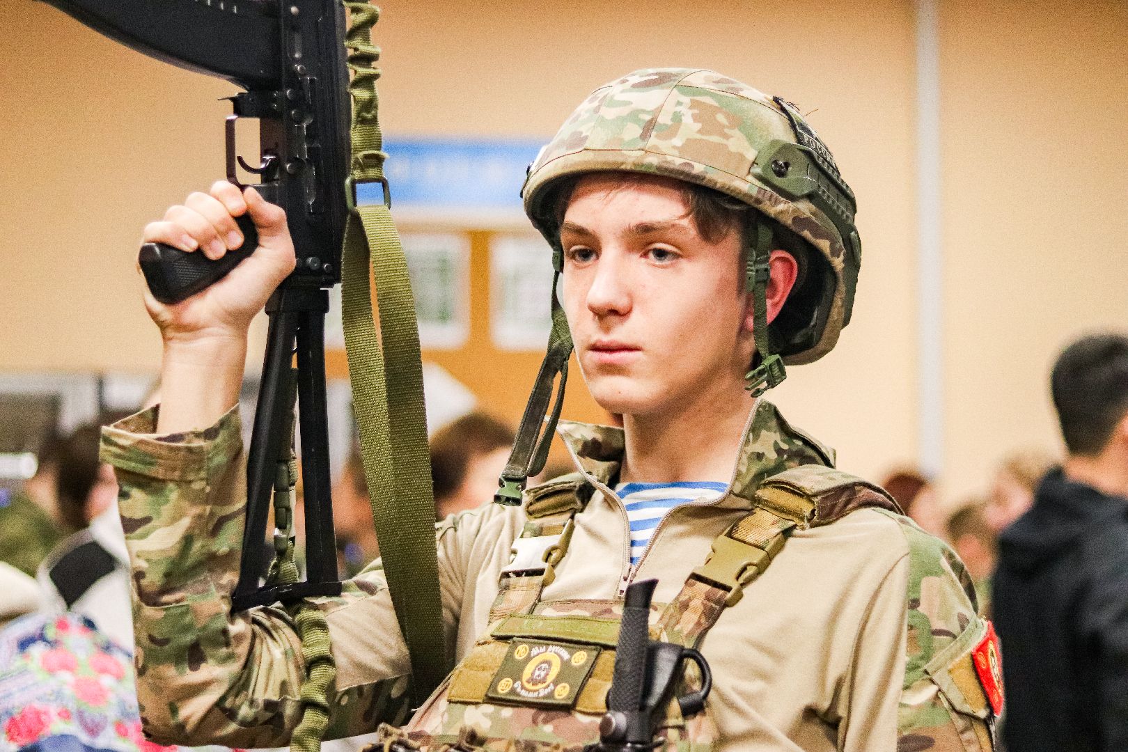 Клин, общество, выставка вооружения, люди, оружие, вертикалки,