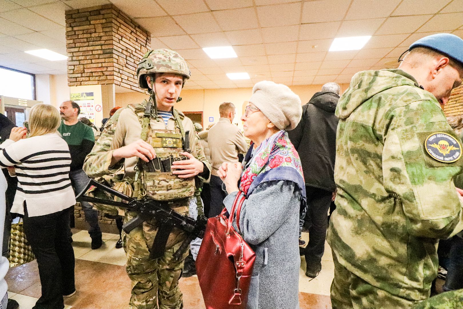 Клин, общество, выставка вооружения, люди, оружие, вертикалки,