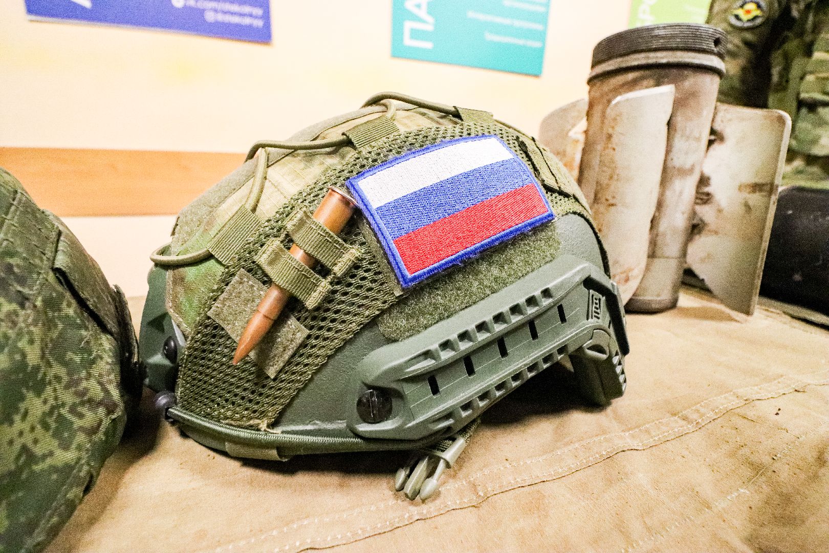 Клин, общество, выставка вооружения, люди, оружие, вертикалки,