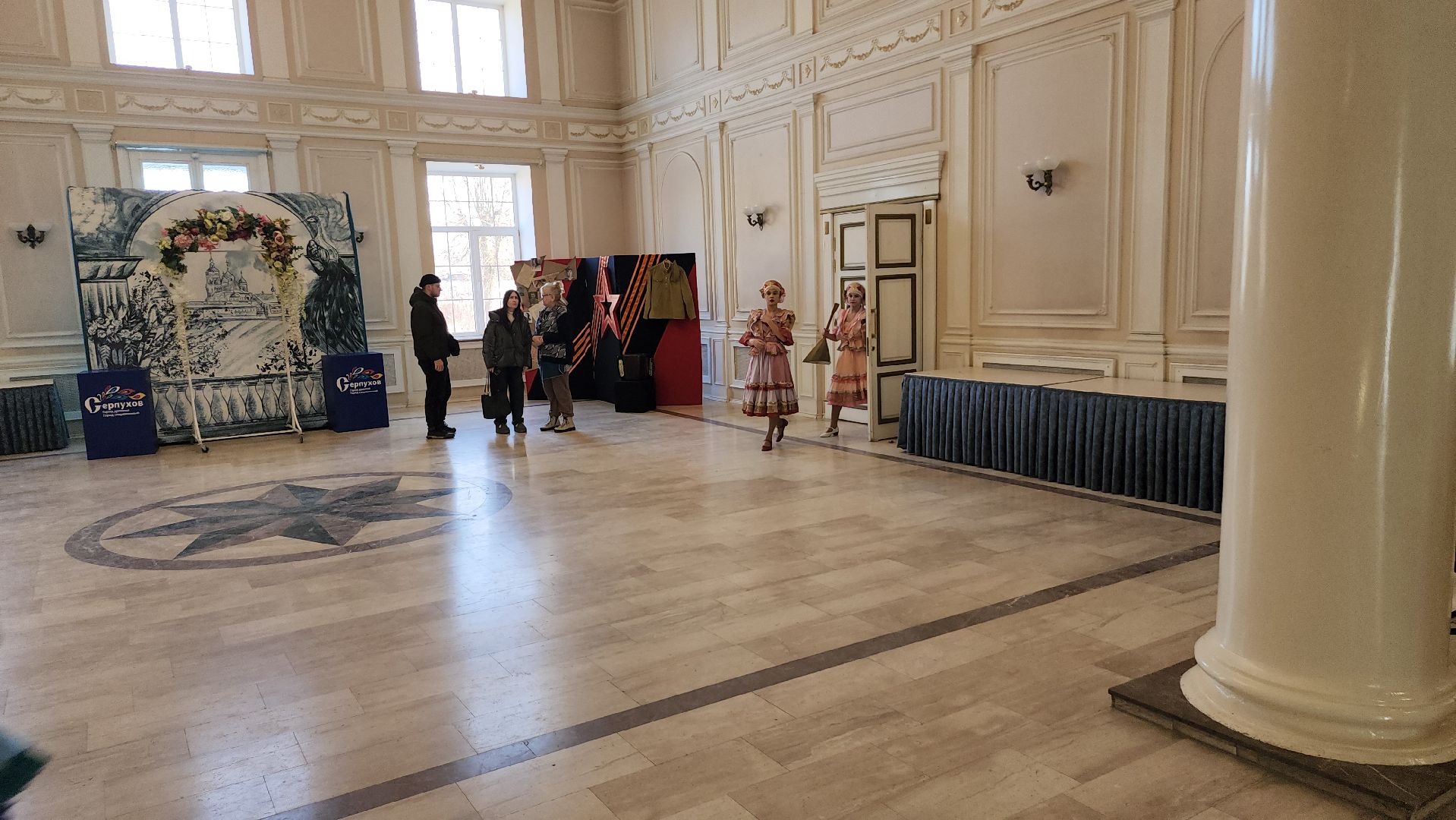 серпухов, дт центральный, парк имени олега степанова, фотозона для гостей, 23 февраля, вертикалки,