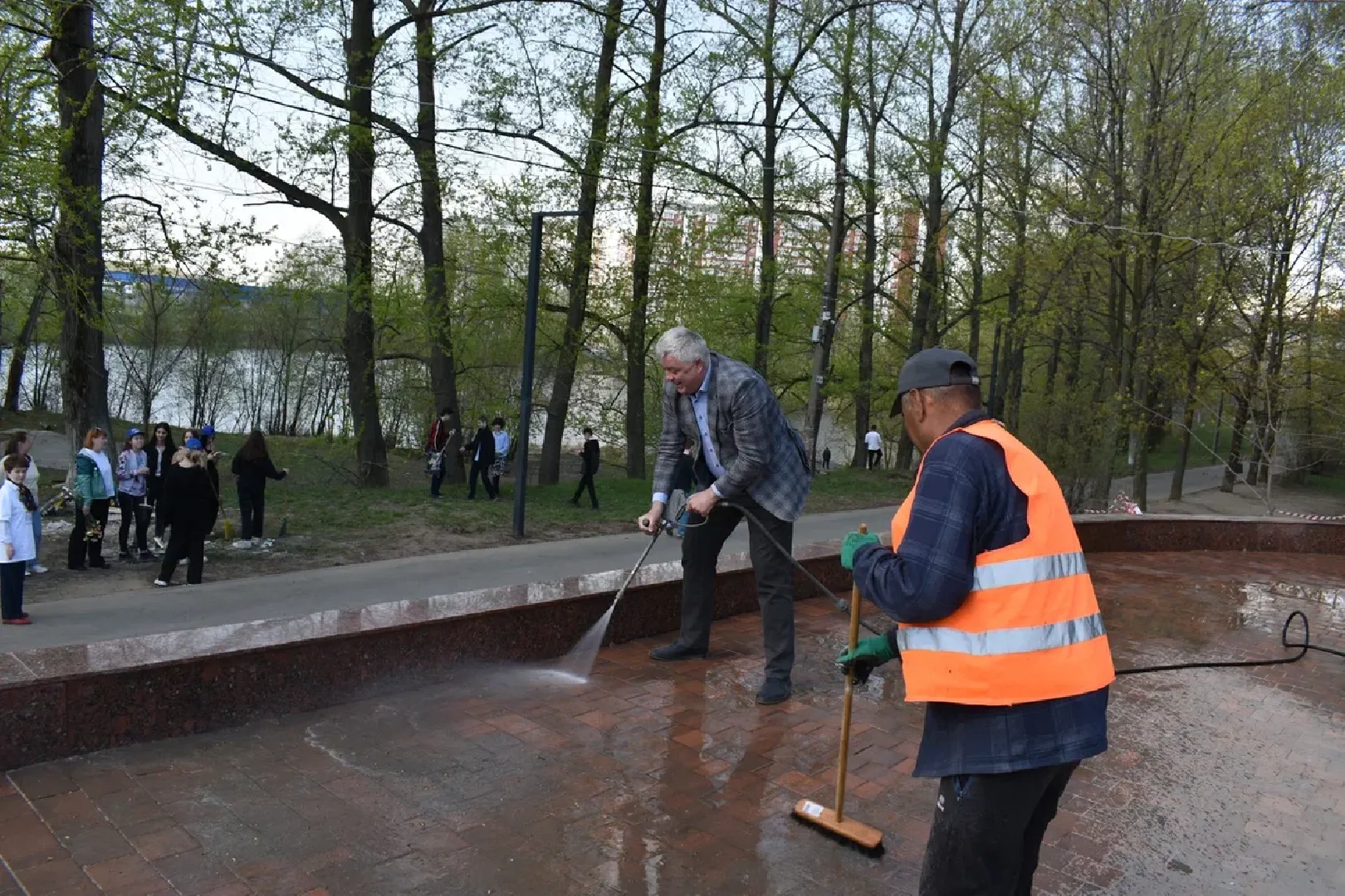 Балашиха, Подмосковье, памятники, субботники, депутаты, Московская областная дума, Тарас Ефимов