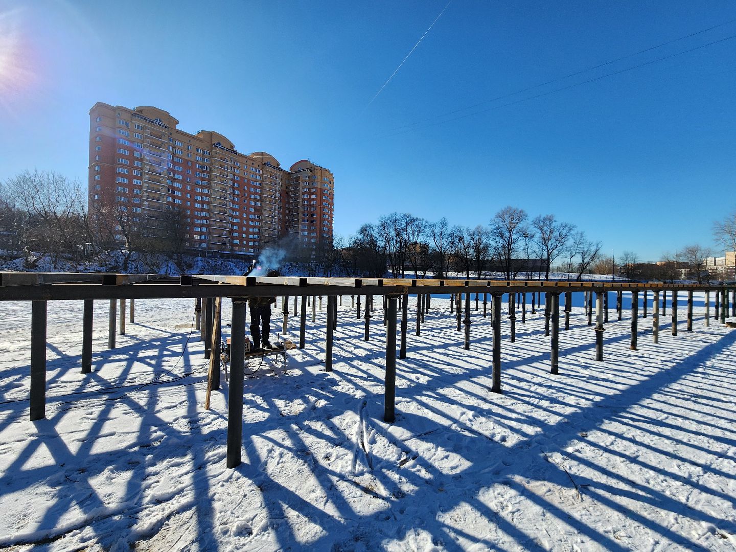 Чехов, улица Береговая, набережная реки Теребенка, благоустройство, обновление, реконструкция, металлические каркасы, пешеходные настилы, пирс, госпрограмма московской области, формирование комфортной городской среды, глава округа Михаил Собакин, нацпроект жилье и городская среда, вертикалки,