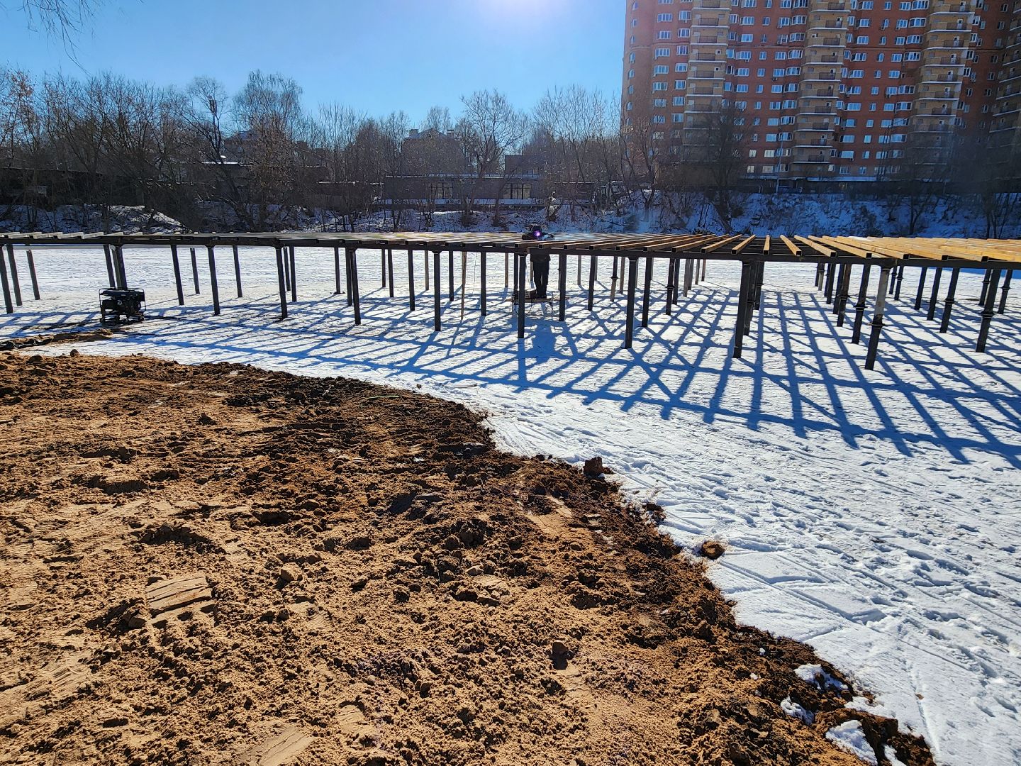 Чехов, улица Береговая, набережная реки Теребенка, благоустройство, обновление, реконструкция, металлические каркасы, пешеходные настилы, пирс, госпрограмма московской области, формирование комфортной городской среды, глава округа Михаил Собакин, нацпроект жилье и городская среда, вертикалки,