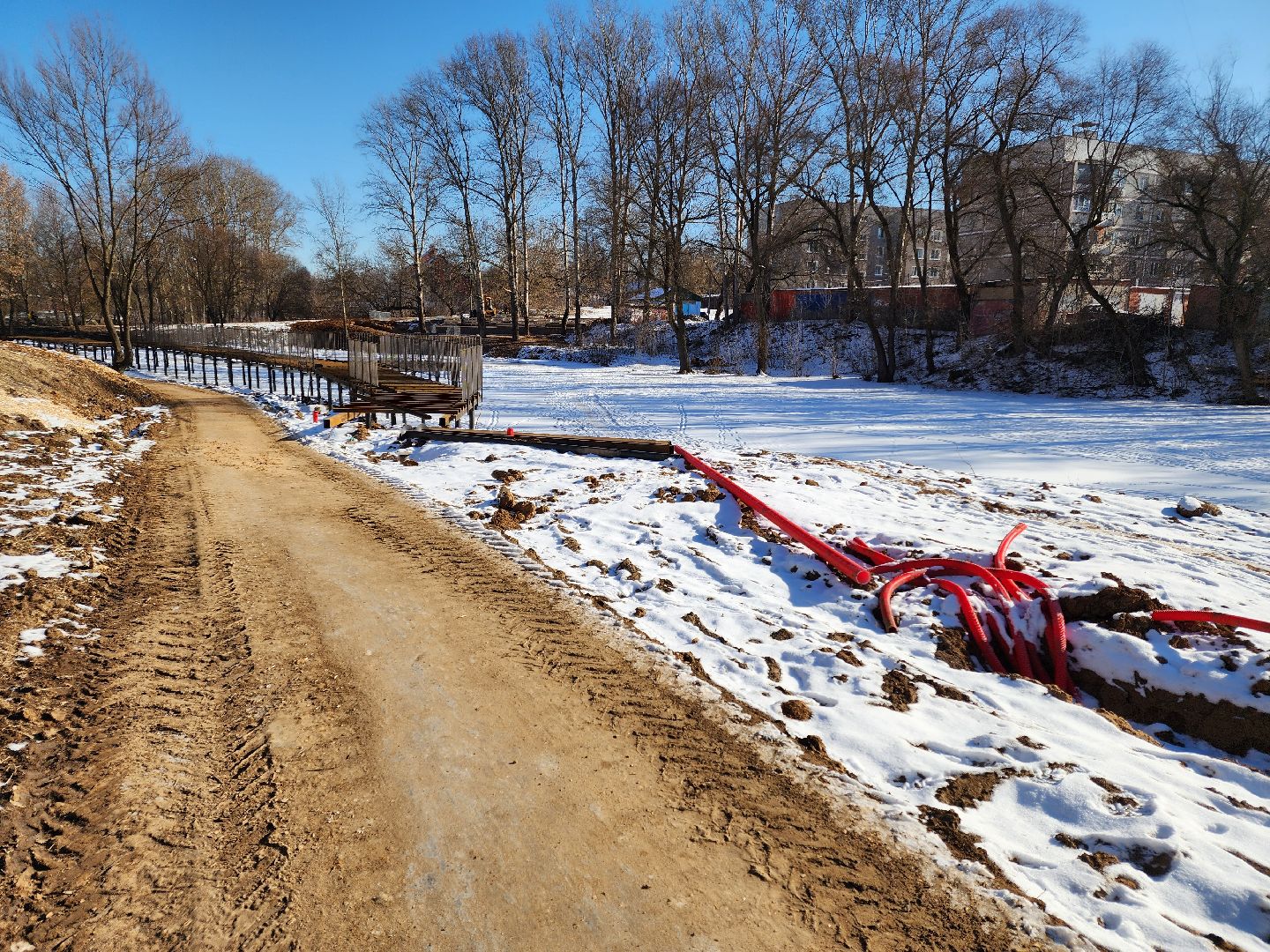 Чехов, улица Береговая, набережная реки Теребенка, благоустройство, обновление, прокладка сетей электроснабжения, инженерные коммуникации, наружное освещение, закладные под электрический кабель, госпрограмма московской области, формирование комфортной городской среды,