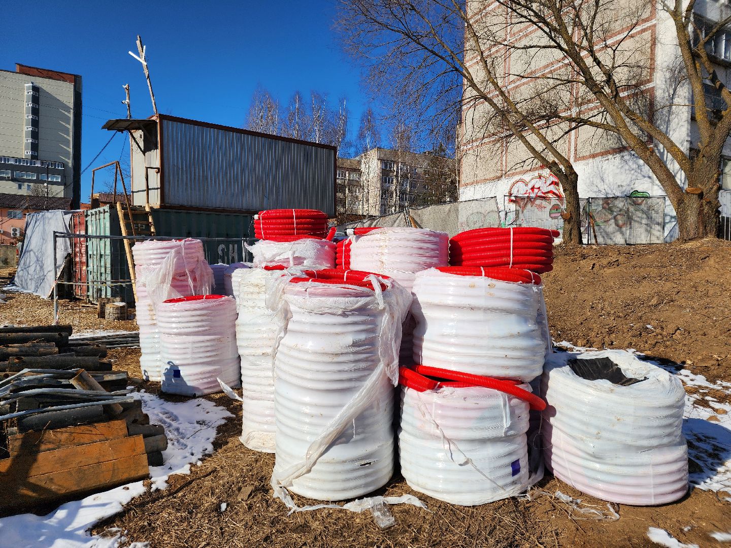 Чехов, улица Береговая, набережная реки Теребенка, благоустройство, обновление, прокладка сетей электроснабжения, инженерные коммуникации, наружное освещение, закладные под электрический кабель, госпрограмма московской области, формирование комфортной городской среды,
