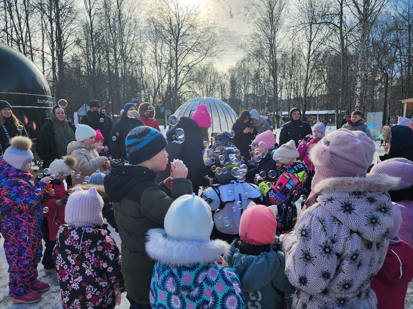 долгопрудный, парк на молодежной, Кормушки для белок, мыльные пузыри, аниматоры, вертикалки,