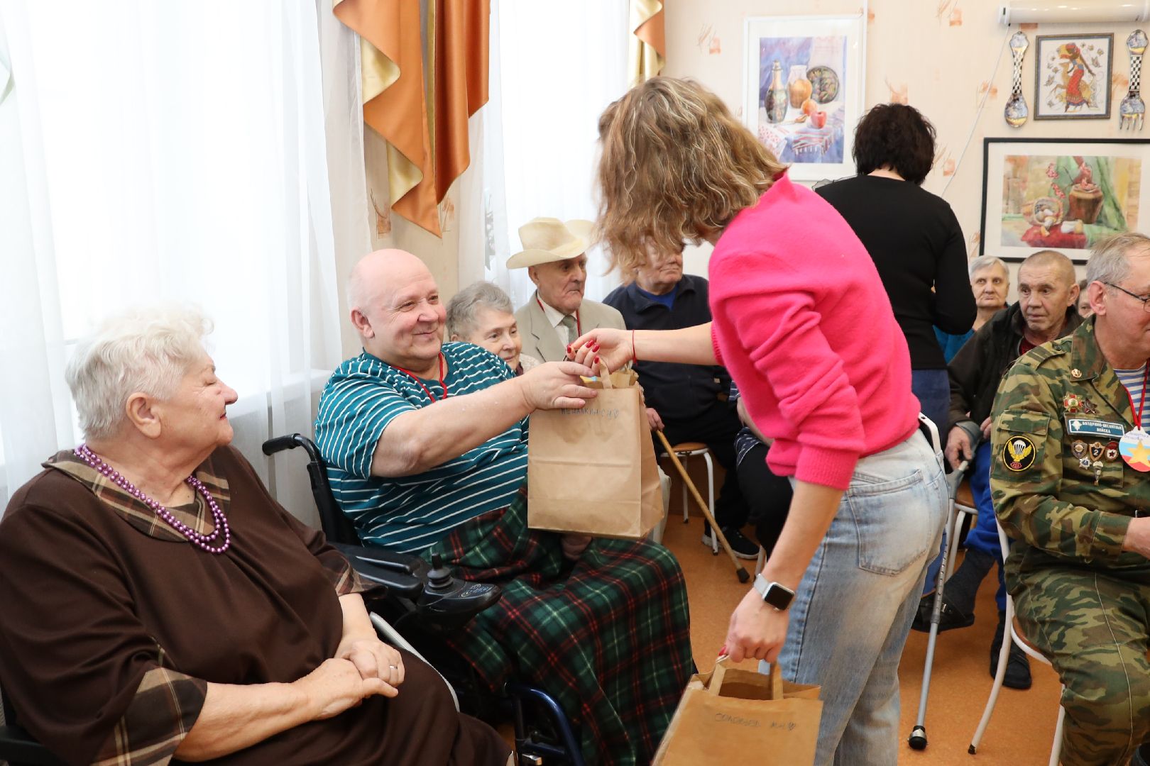 ивантеевка, интернат, пожилые люди, подарки, праздник,нежный бизнес, забота о жителях,