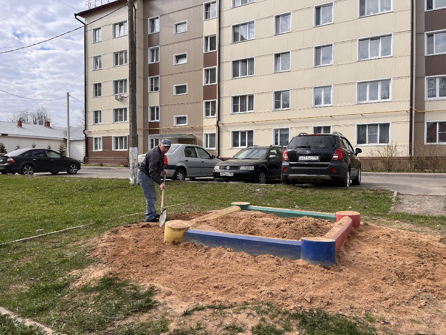 Шаховская, детская площадка, покраска