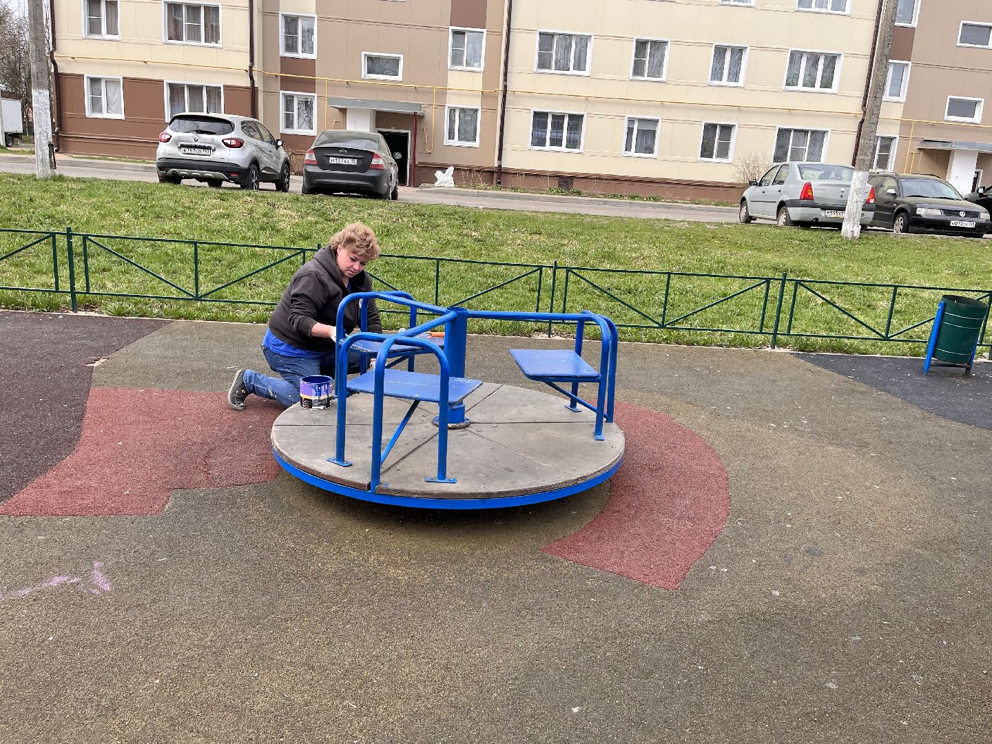 Шаховская, детская площадка, покраска