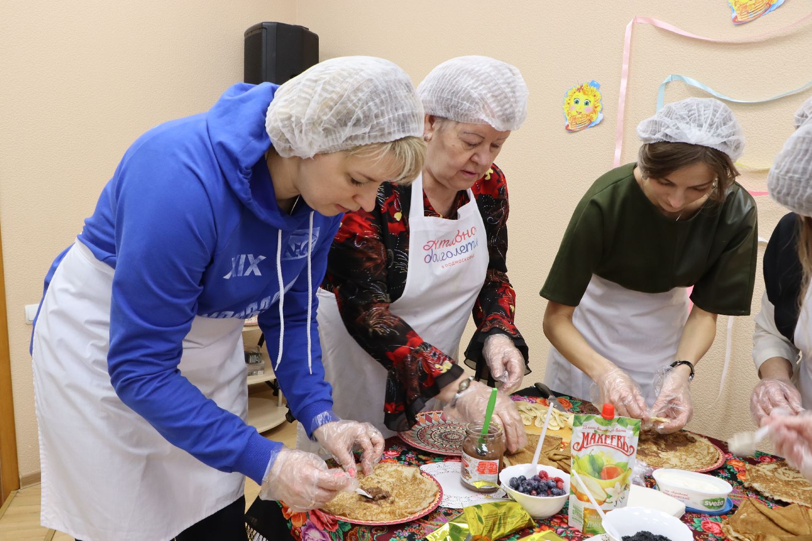 серебряные пруды, социальная защита серебряных прудов, активное долголетие, масленица, блины, налистники, молодогвардейцы серебряных прудов,