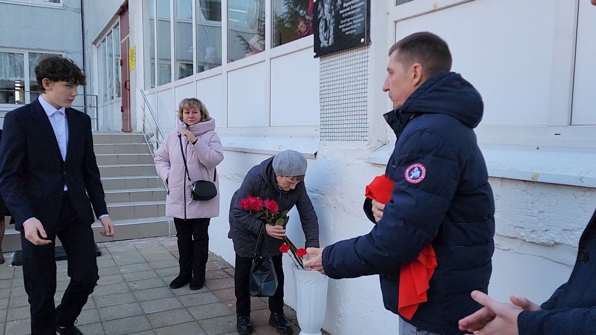 вертикалки, Открытие памятной доски бойцу СВО, Школа имени Тимофеева, Памятная доска герою сво,