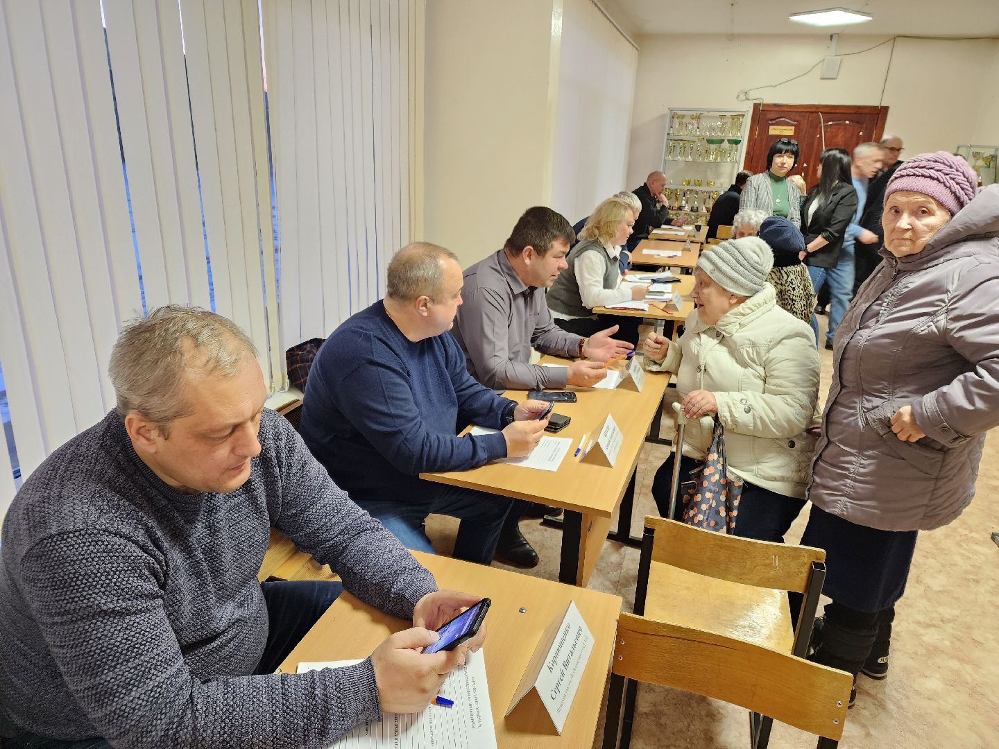 Чехов, микрорайон Венюково, выездная администрация, встреча с жителями, обращения граждан, улица Чехова, входная группа, ступеньки, входная дверь, тамбур, потолок и стены, текущий ремонт, обновление, управляющая компания, содержание дома,