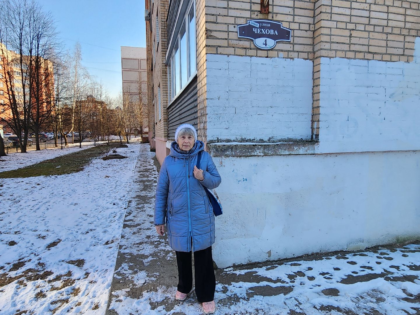 Чехов, микрорайон Венюково, выездная администрация, встреча с жителями, обращения граждан, улица Чехова, входная группа, ступеньки, входная дверь, тамбур, потолок и стены, текущий ремонт, обновление, управляющая компания, содержание дома,