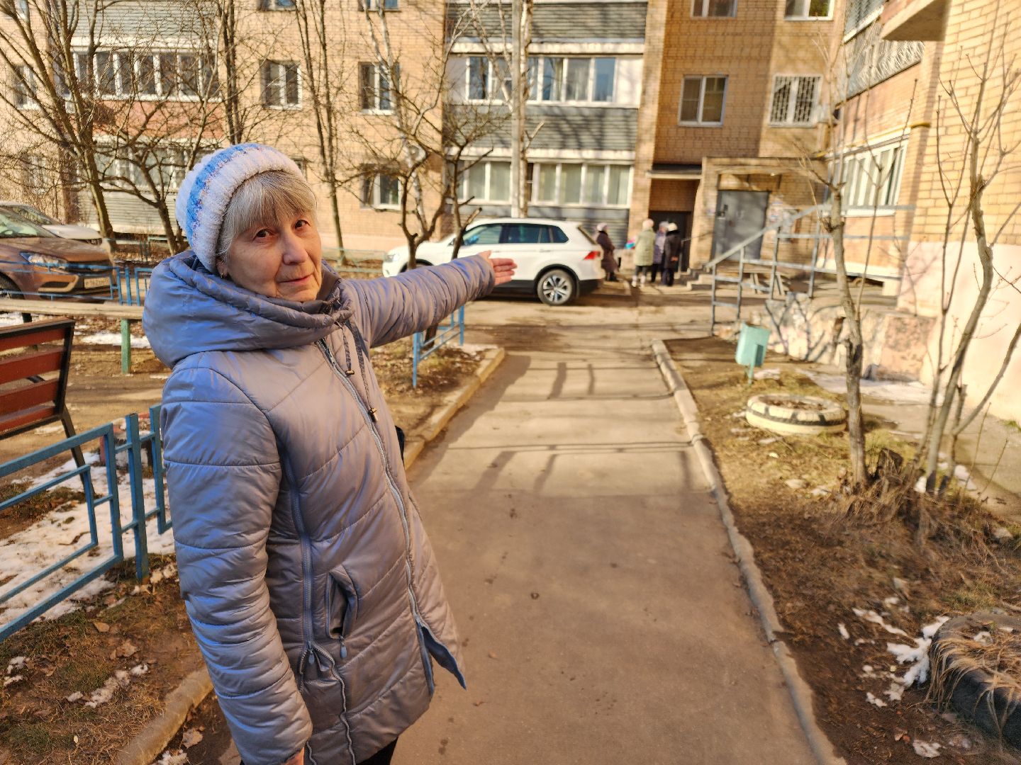 Чехов, микрорайон Венюково, выездная администрация, встреча с жителями, обращения граждан, улица Чехова, входная группа, ступеньки, входная дверь, тамбур, потолок и стены, текущий ремонт, обновление, управляющая компания, содержание дома,